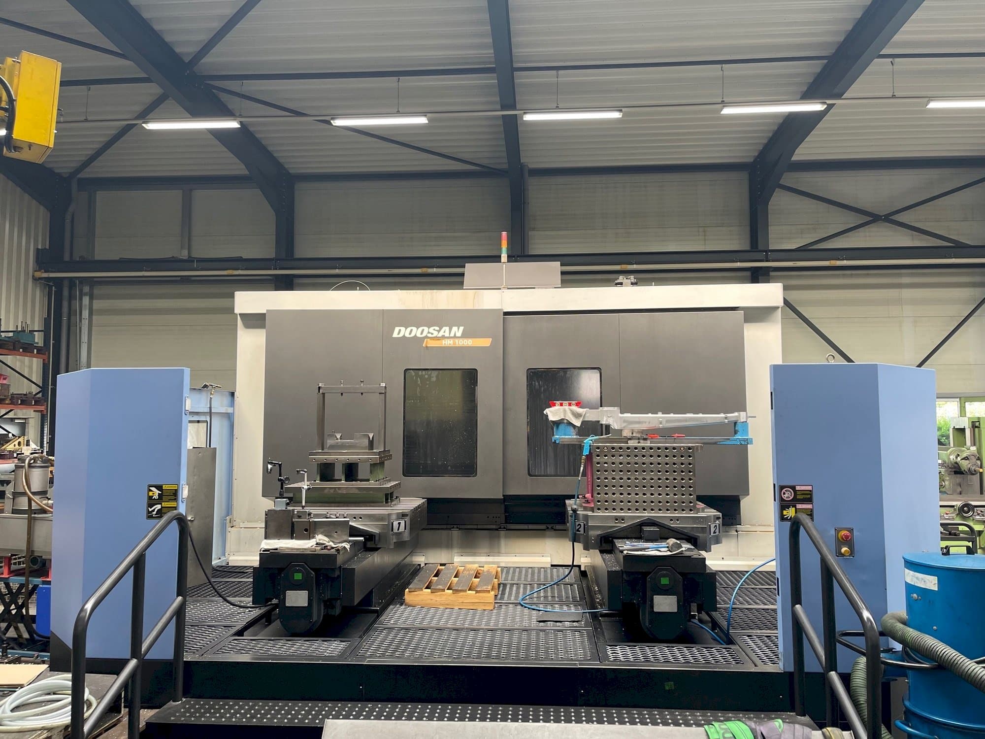 Frontansicht der Doosan HM 1000  Maschine