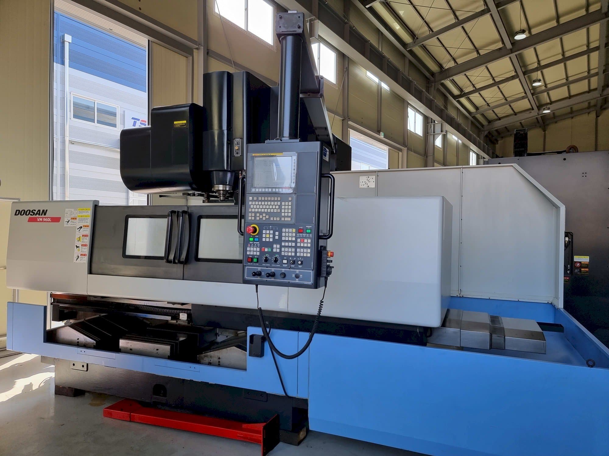 Frontansicht der Doosan VM 960L  Maschine