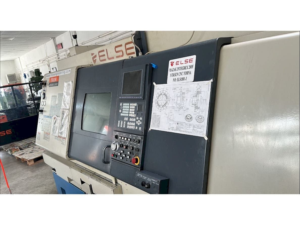 Frontansicht der Mazak Integrex 200Y  Maschine