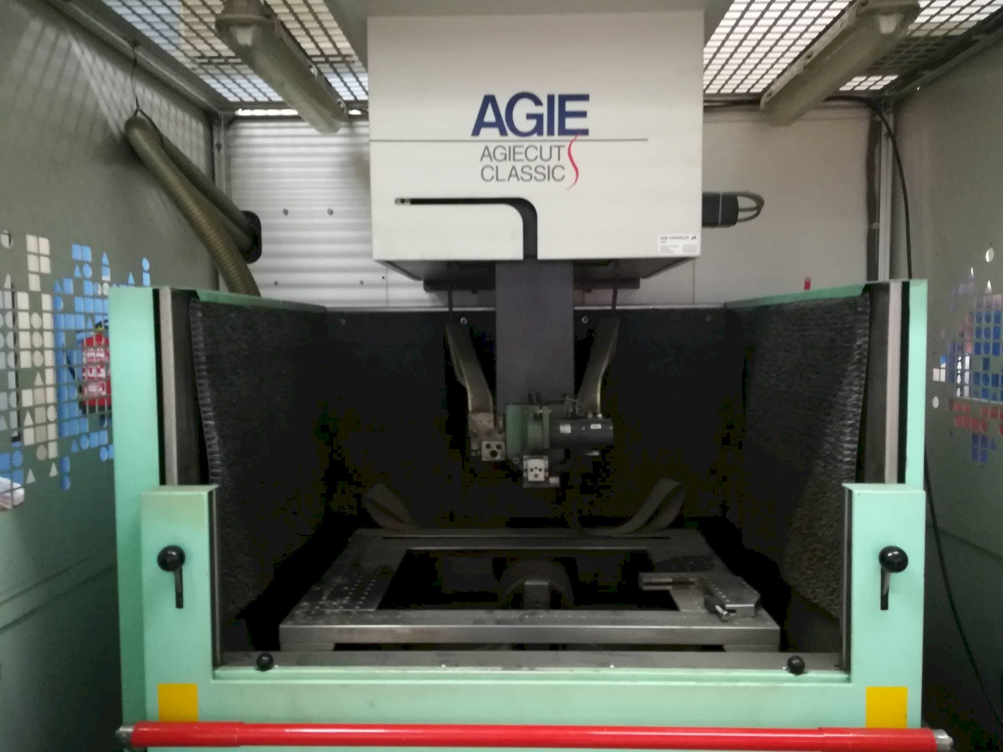 Frontansicht der AGIE Agiecut Classic 3S  Maschine