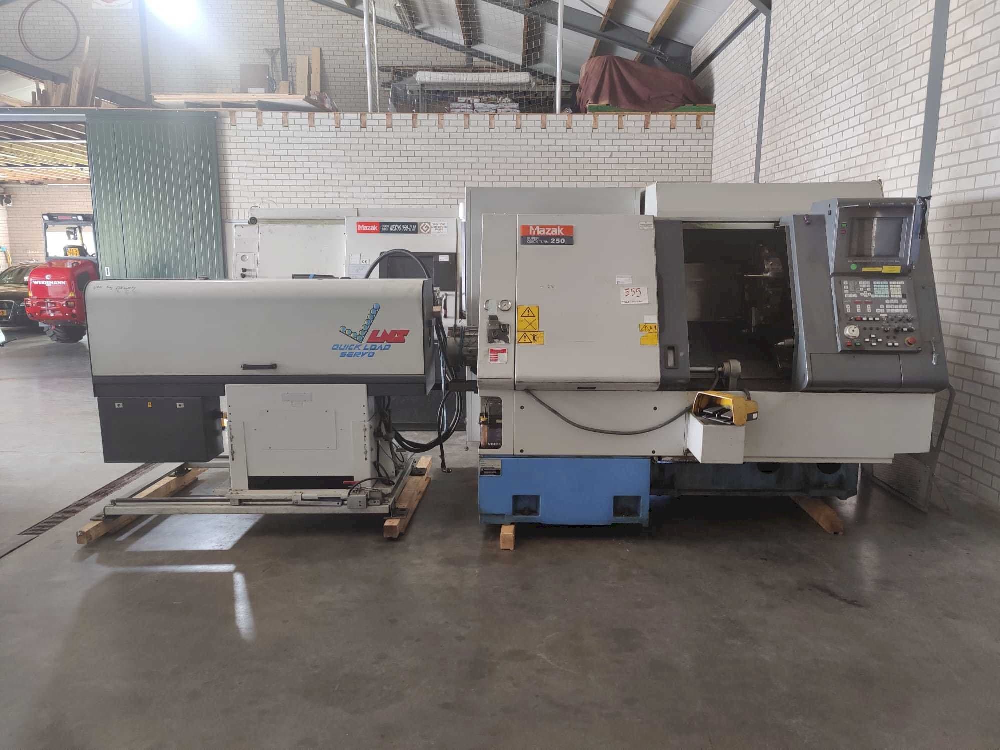 Frontansicht der Mazak Super Quick Turn 250  Maschine