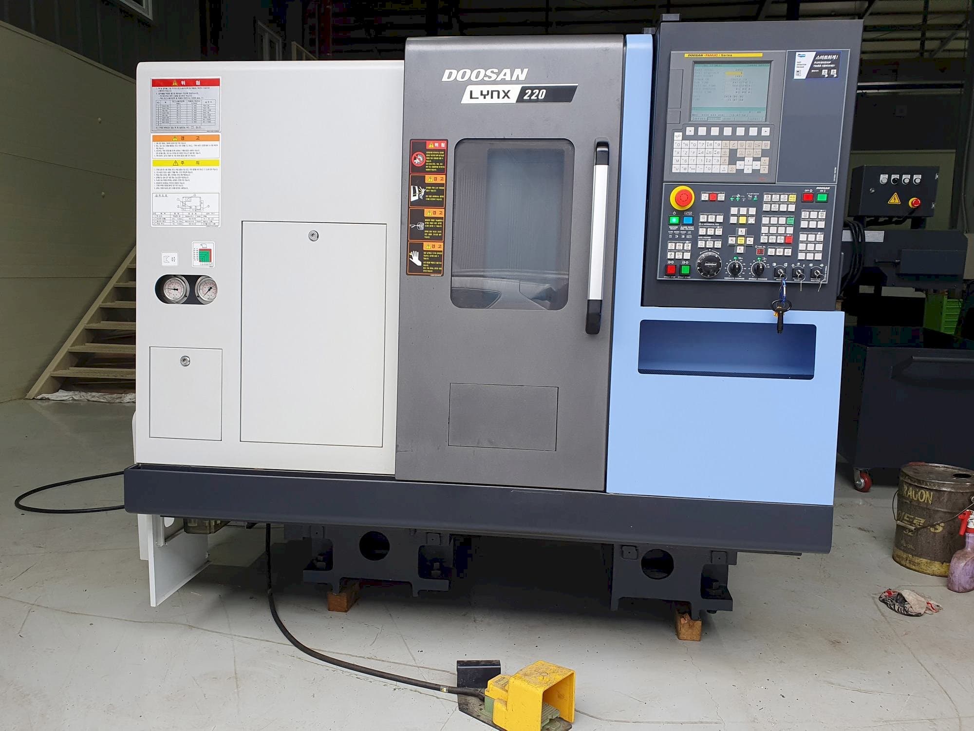 Frontansicht der Doosan LYNX220C  Maschine