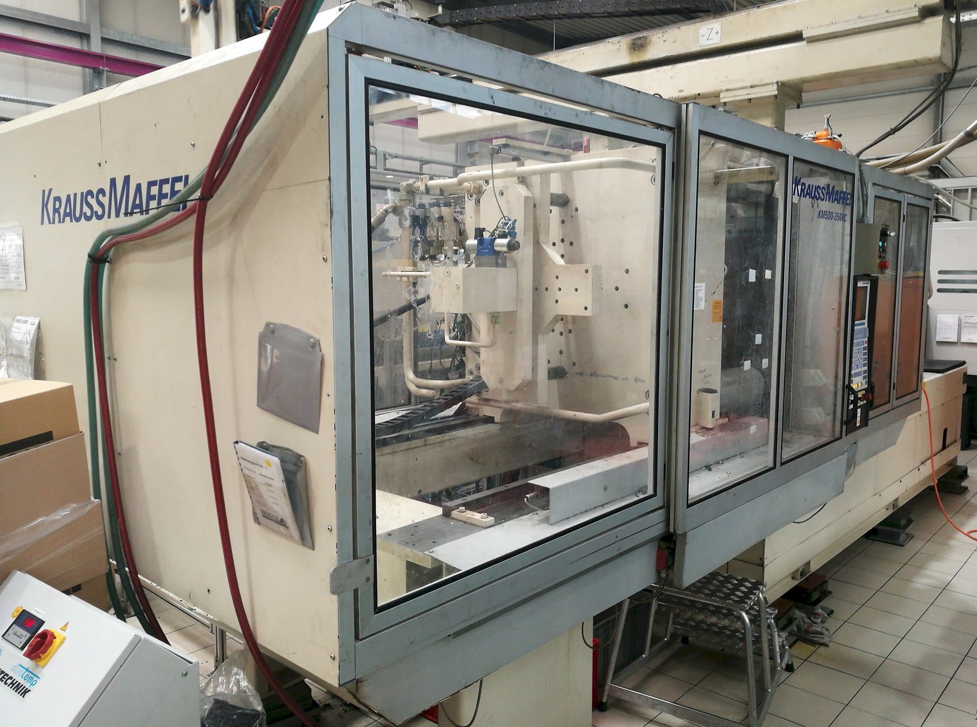 Linke Ansicht der Krauss Maffei KM 500-3500 C1 Maschine