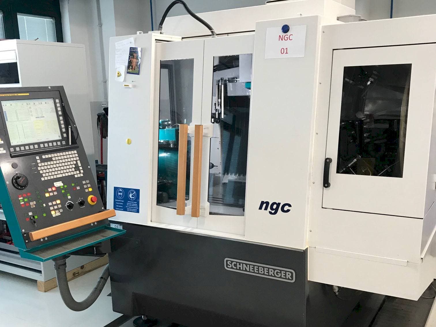 Frontansicht der Schneeberger NGC  Maschine