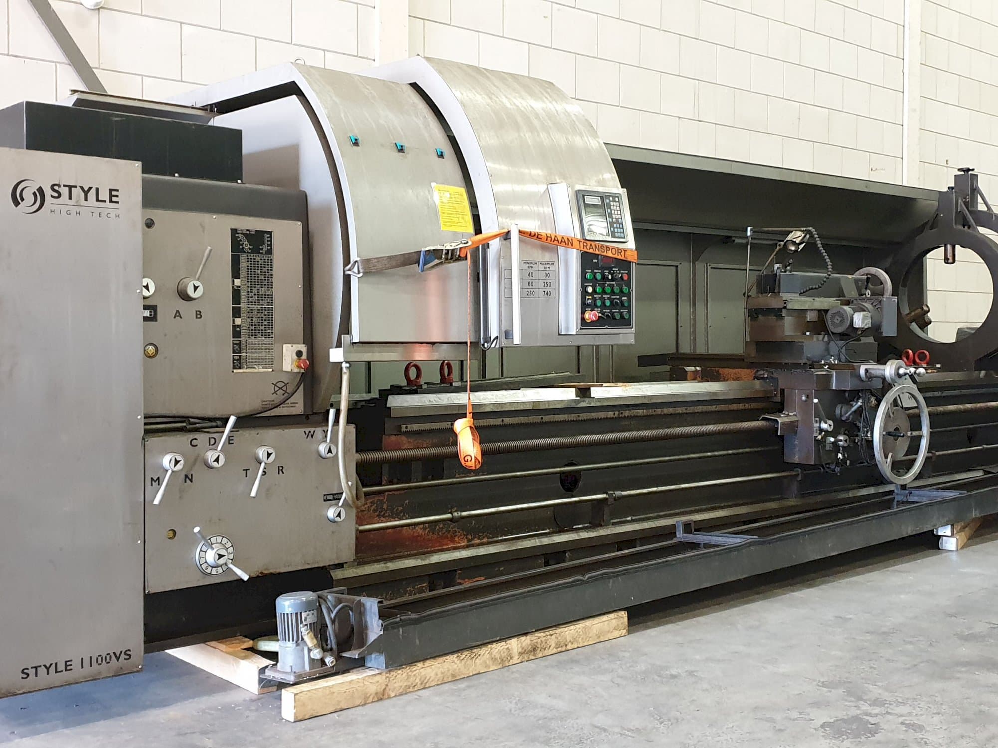 Frontansicht der STYLE 1100VS Maschine