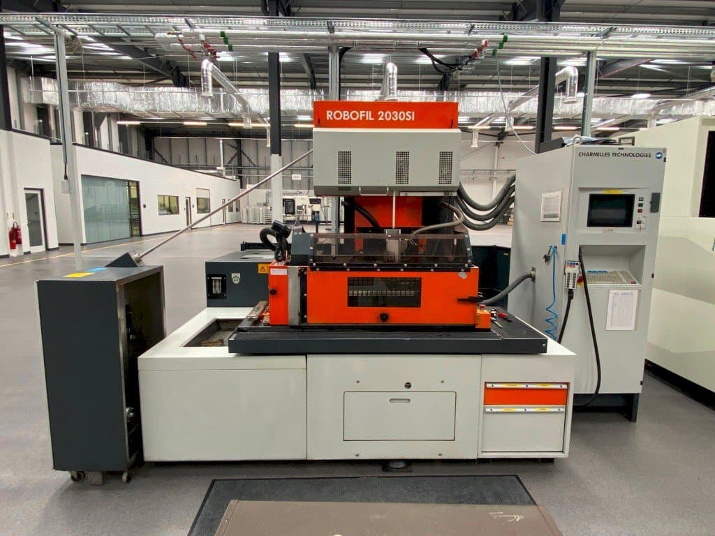 Frontansicht der CHARMILLES ROBOFIL 2030SI  Maschine
