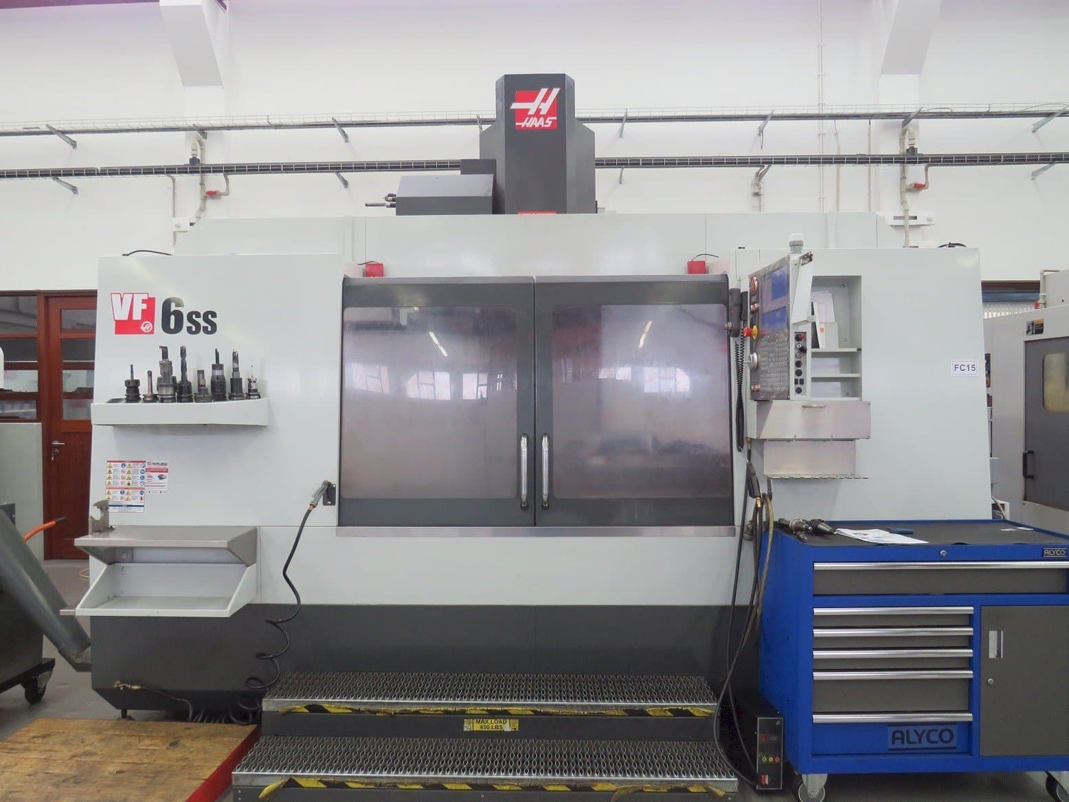 Frontansicht der HAAS VF-6SS  Maschine