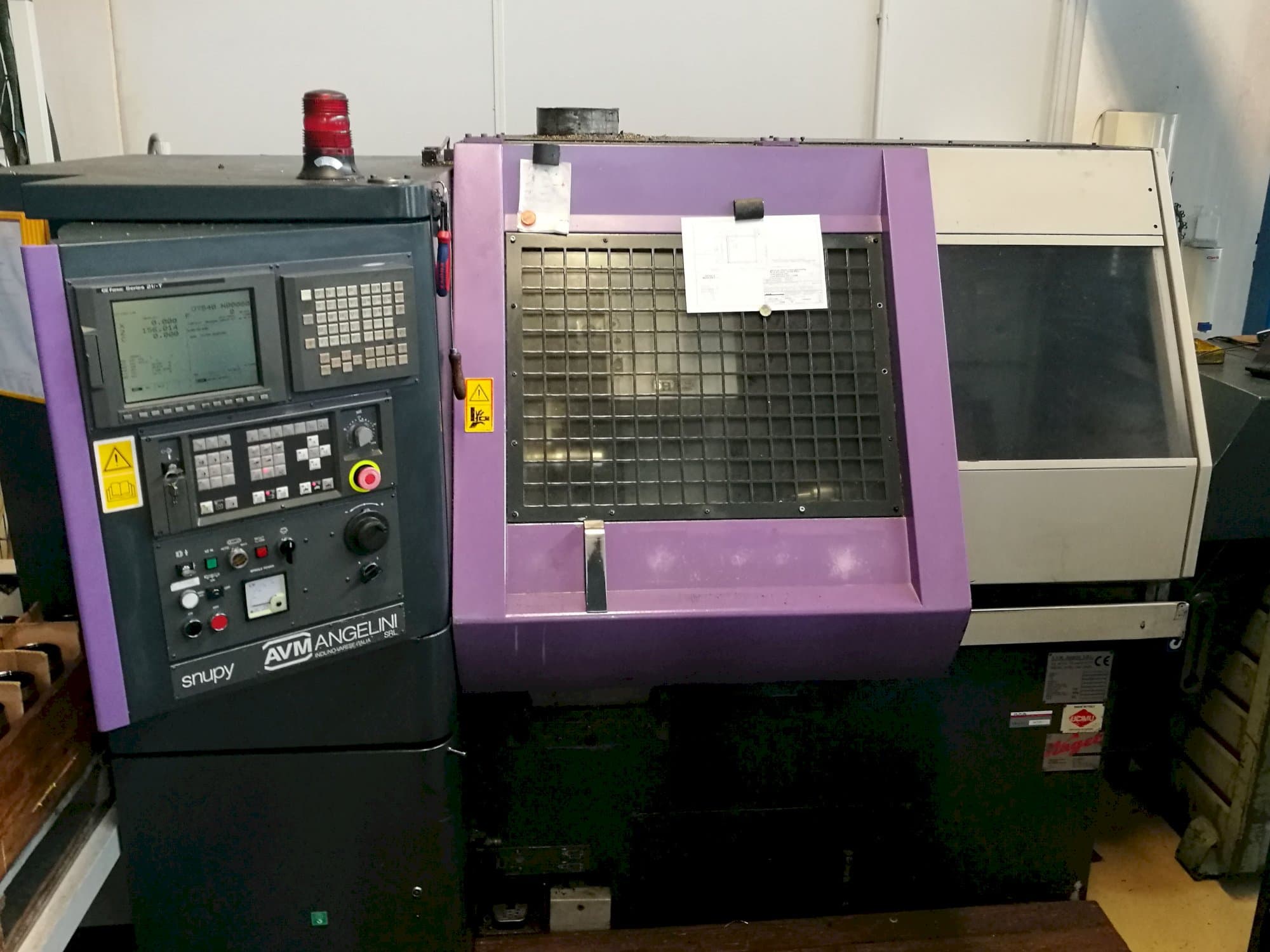Frontansicht der AVM Angelini Snupy 21TI Maschine