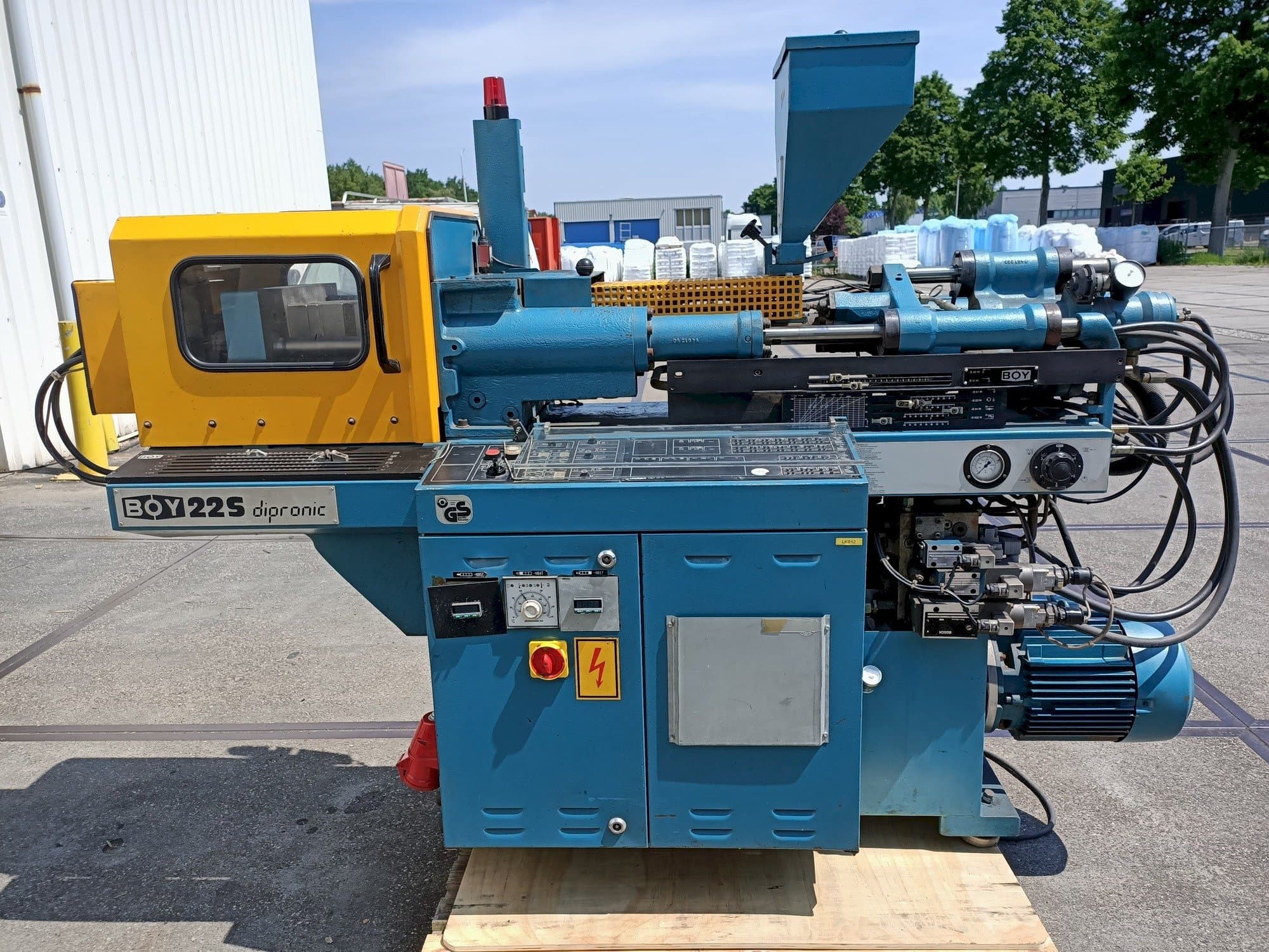 Frontansicht der BOY 22S dipronic  Maschine