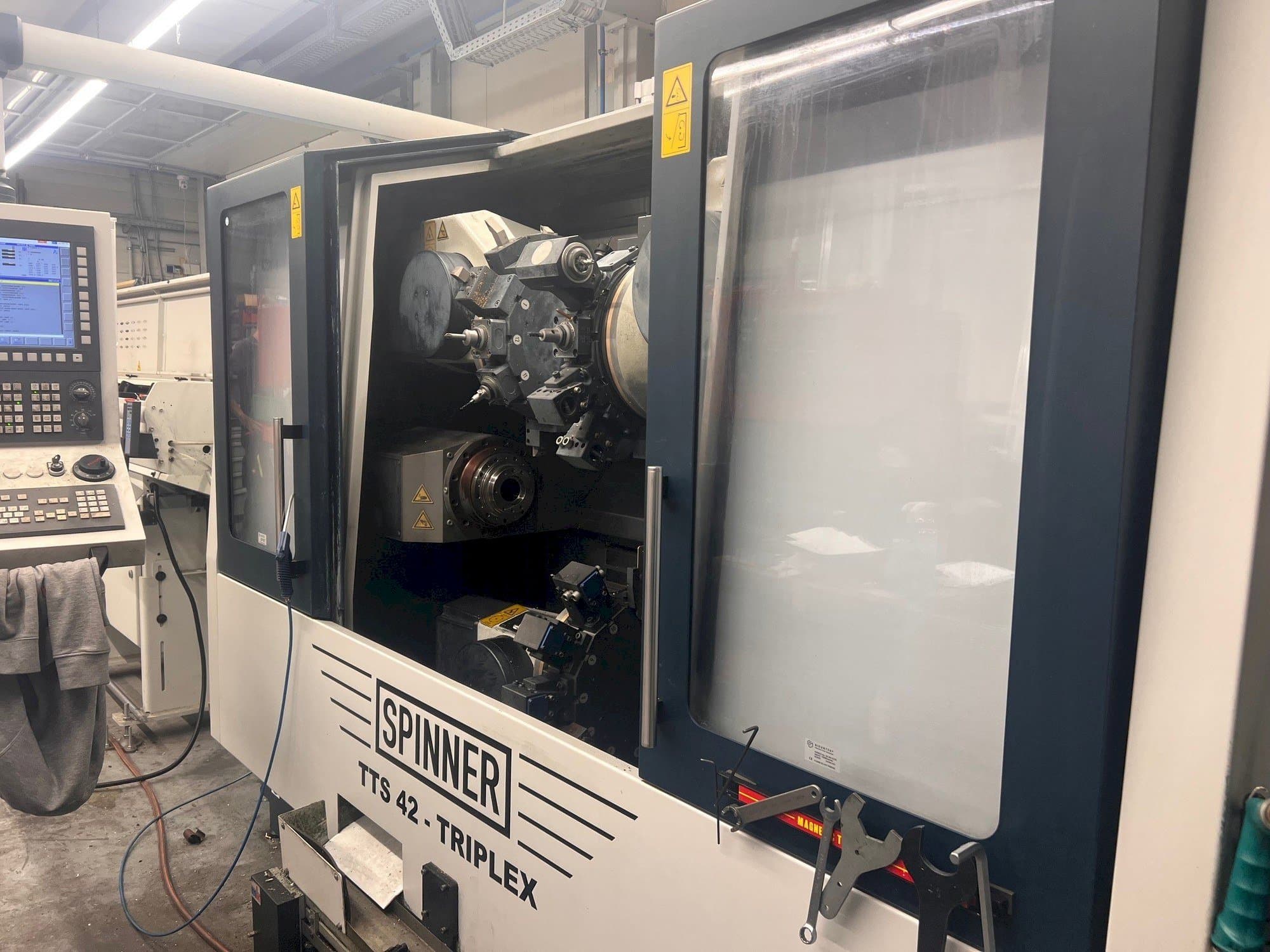 Frontansicht der SPINNER TTS 42  Maschine