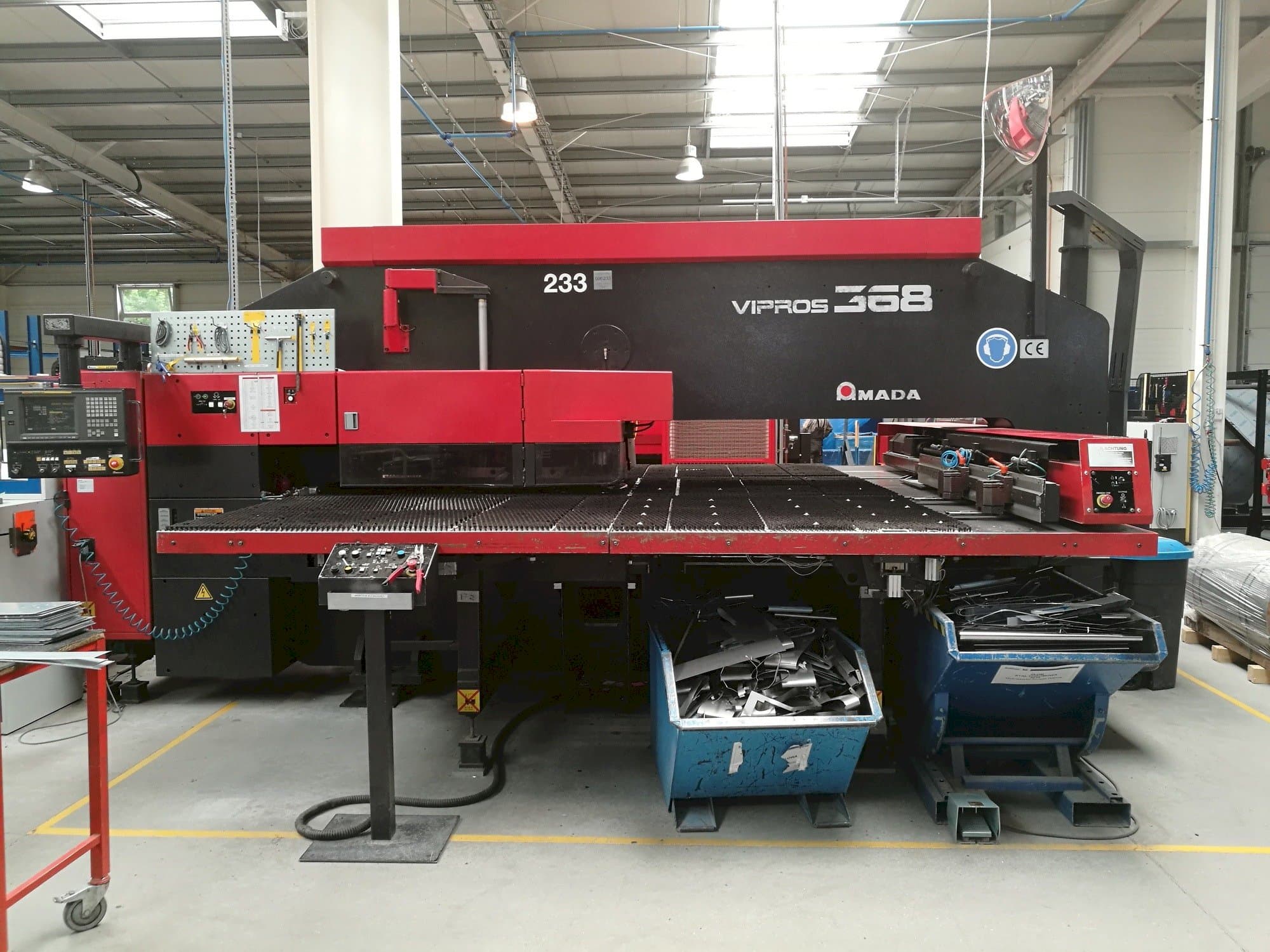 Frontansicht der AMADA VIPROS 368 King  Maschine