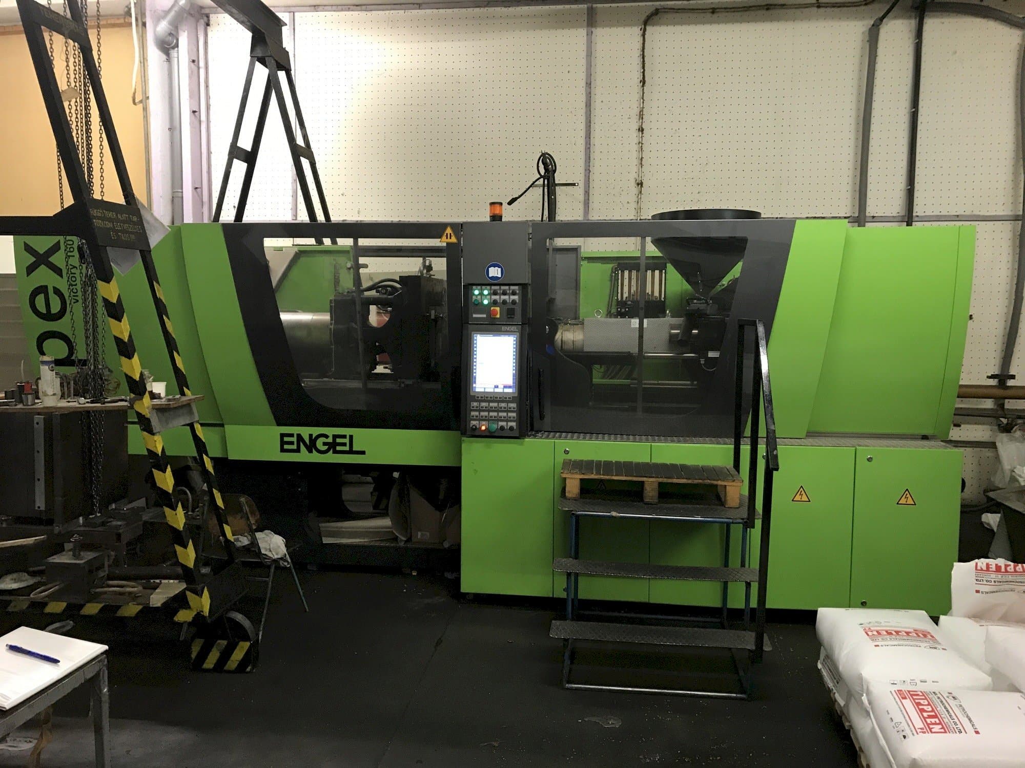 Frontansicht der ENGEL Victory 650/160 Spex  Maschine