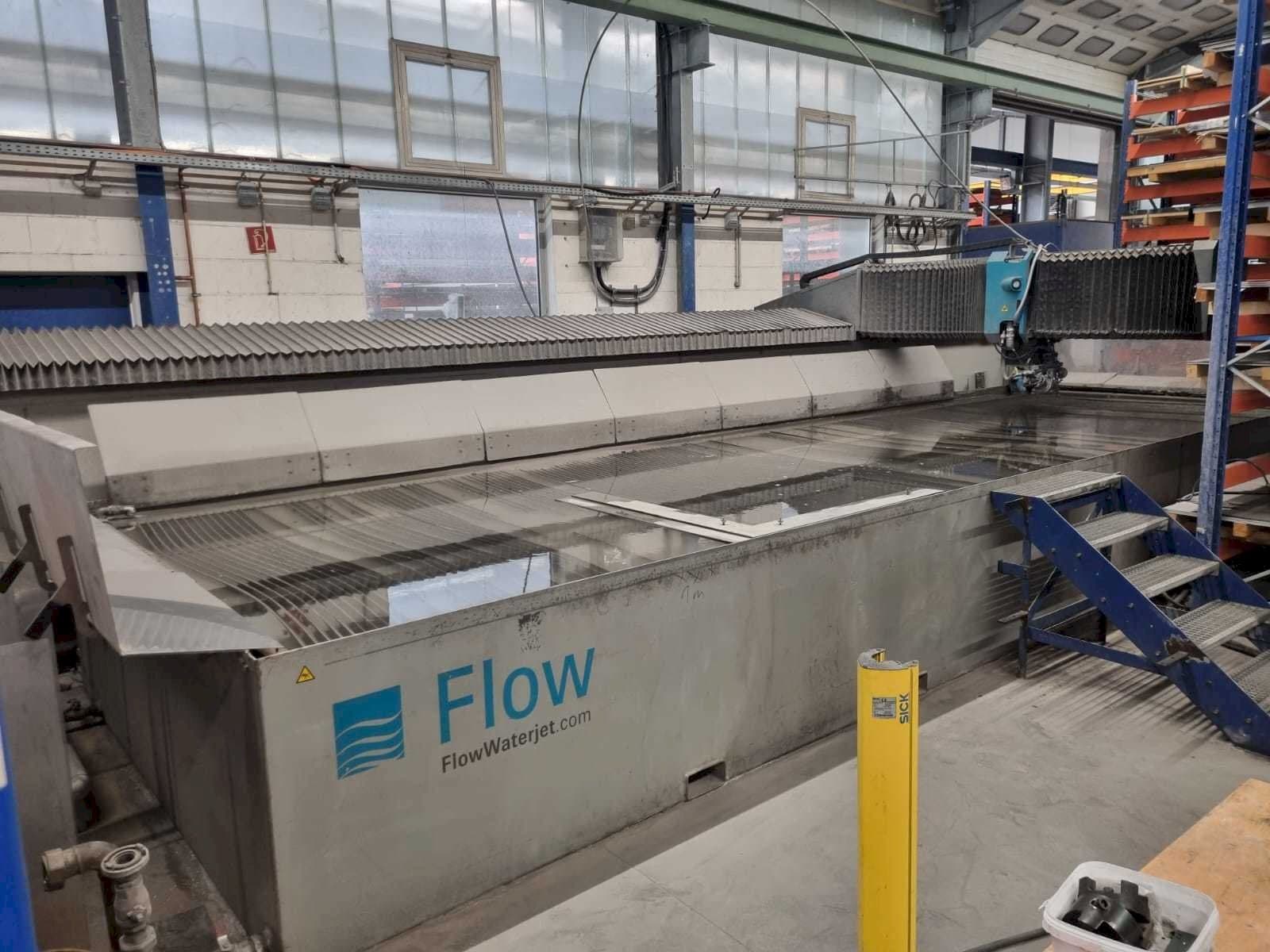 Frontansicht der Flow ADS 24/ll  Maschine