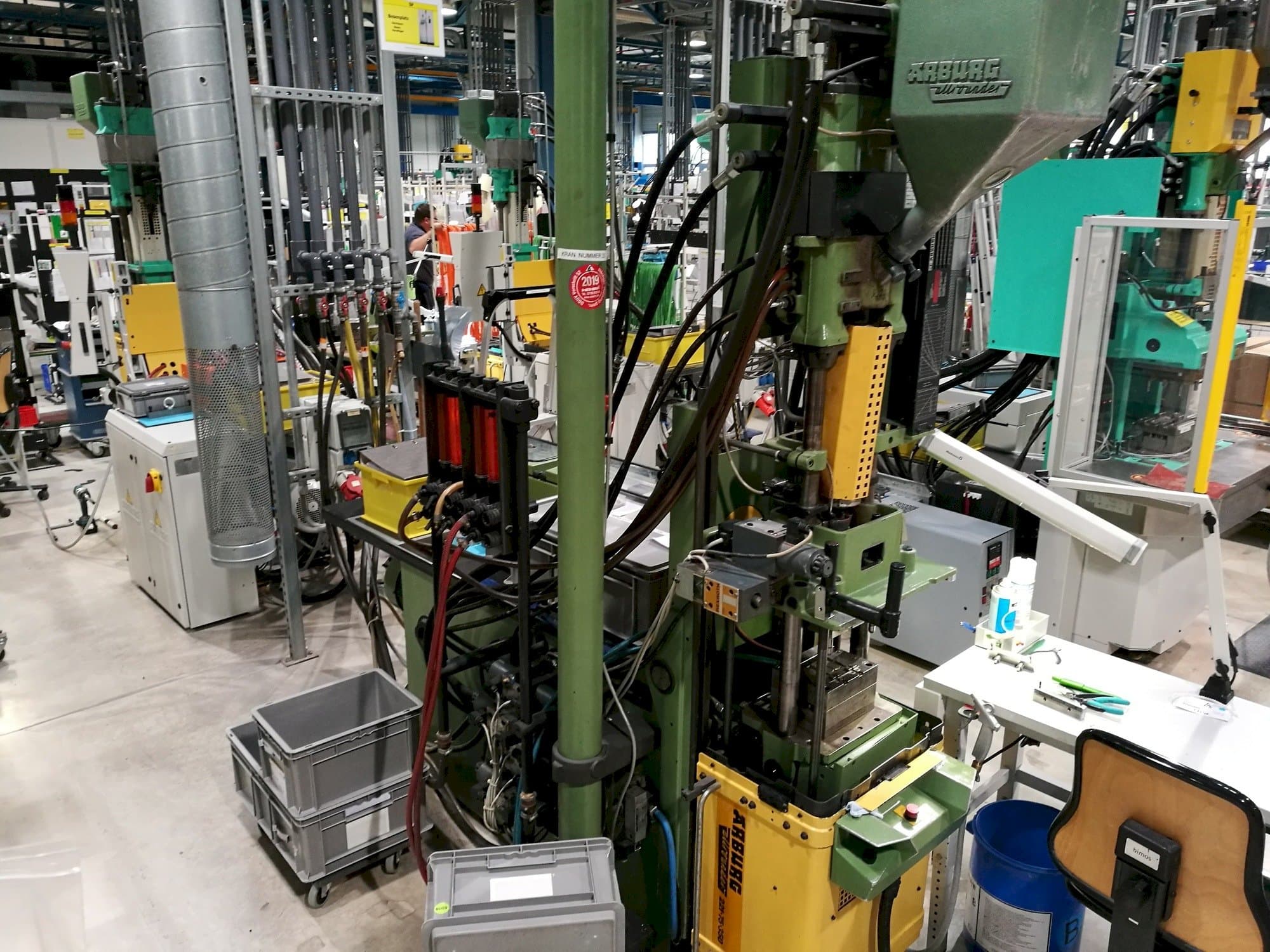 Frontansicht der Arburg 221-75-350  Maschine