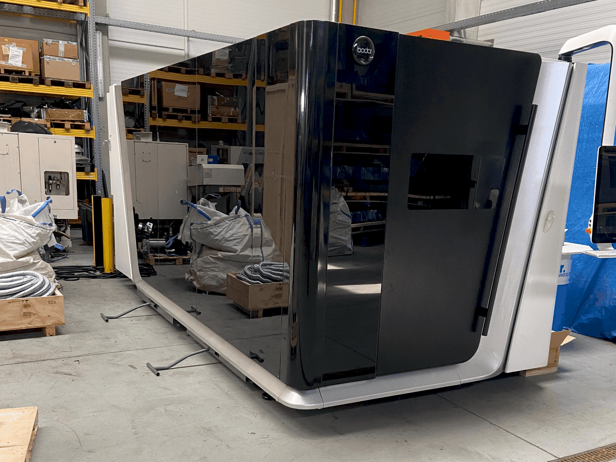 Frontansicht der Bodor C3  Maschine