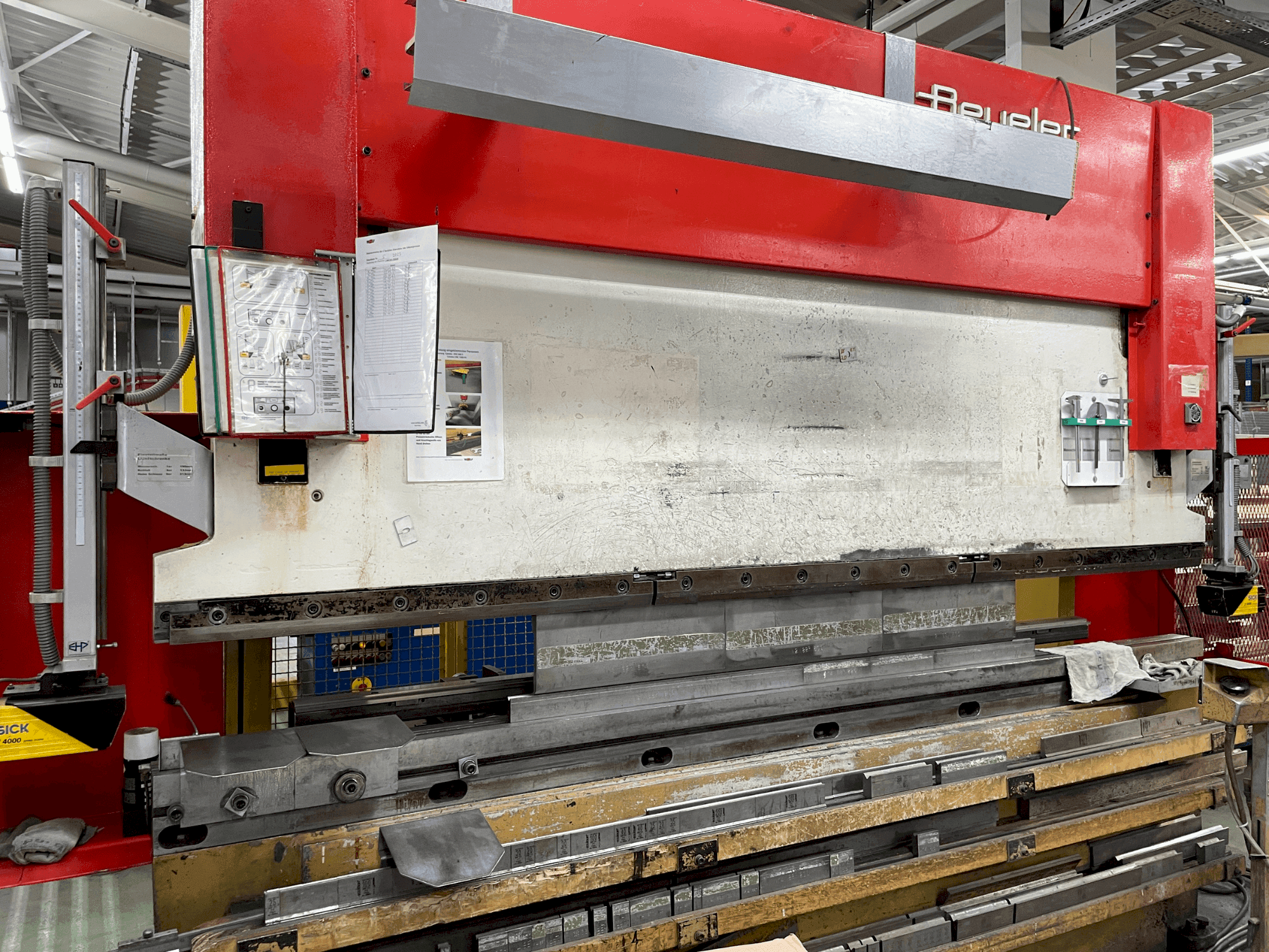 Frontansicht der BEYELER RT 125 x 3100  Maschine