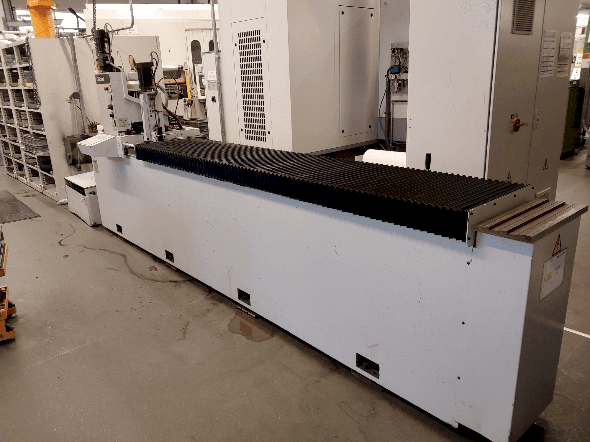 Frontansicht der GÖCKEL G50 elTrob  Maschine