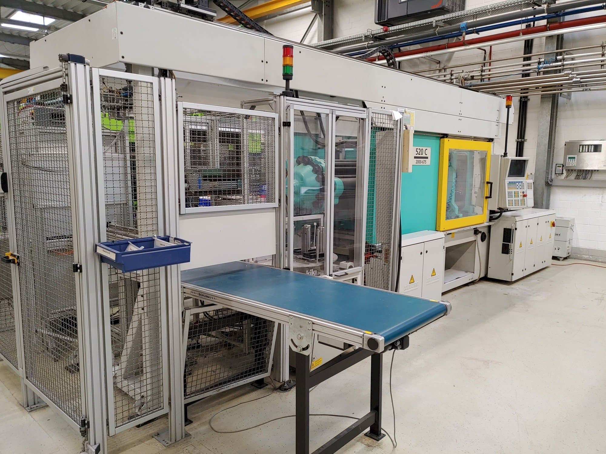 Frontansicht der Arburg Allrounder 520 C 2000-675  Maschine