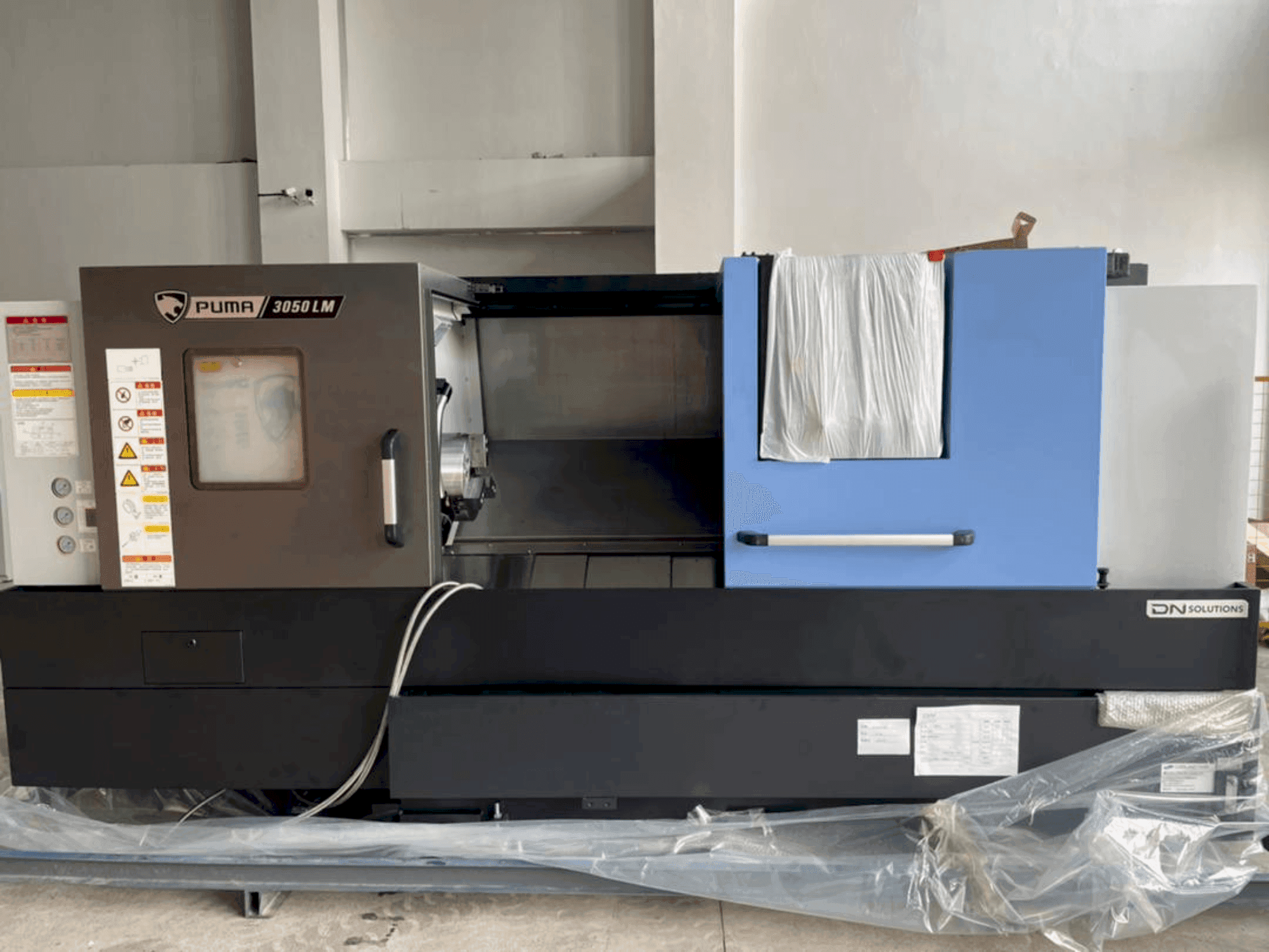 Frontansicht der DOOSAN PUMA 3050 LM  Maschine