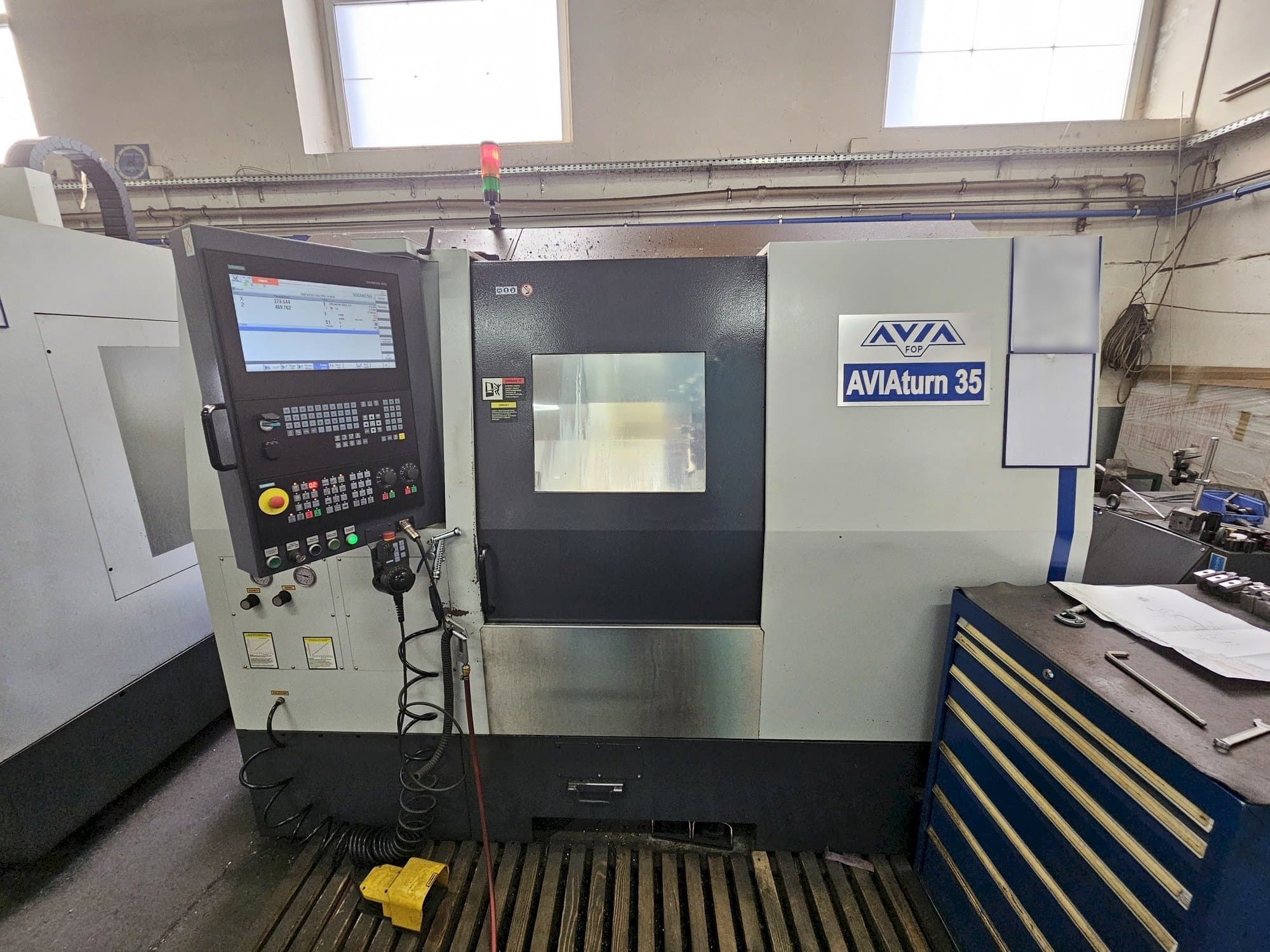 Frontansicht der Avia									 AVIAturn 35  Maschine