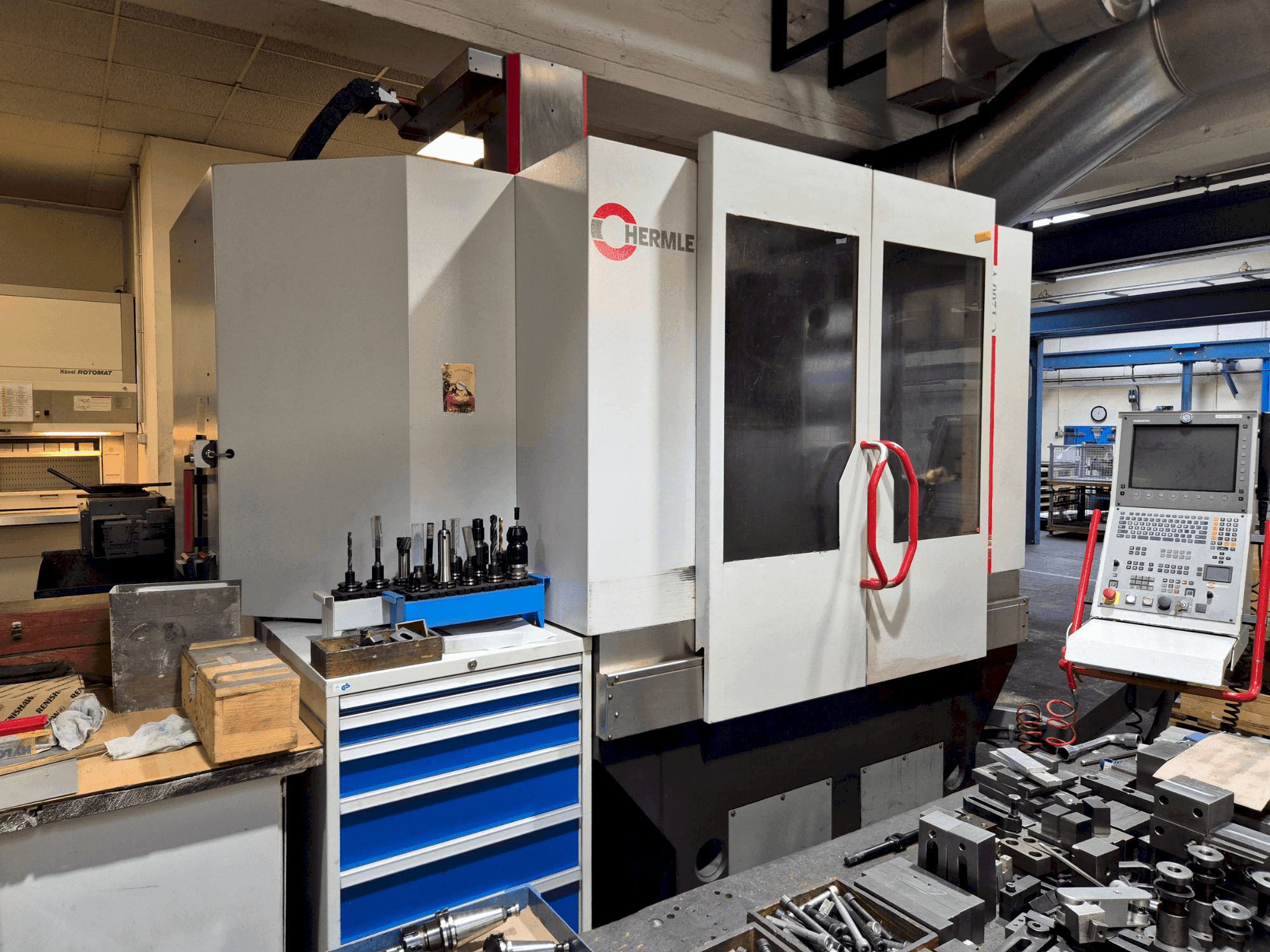 Frontansicht der HERMLE C 1200 V  Maschine