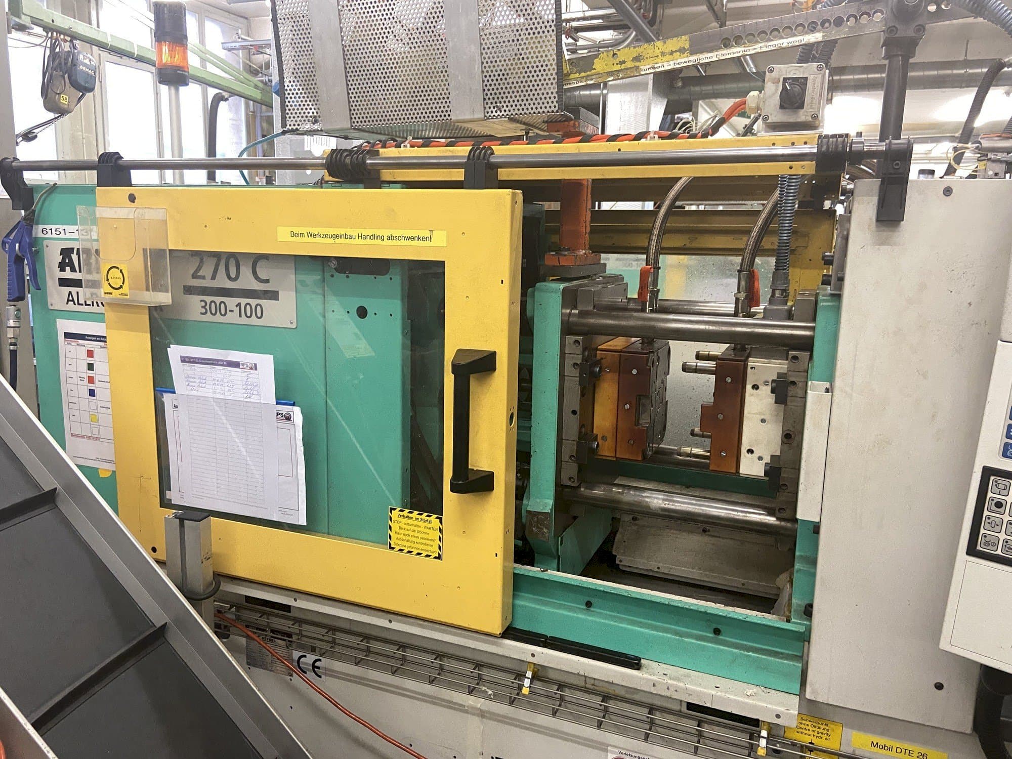 Frontansicht der Arburg 270 C 300-100  Maschine