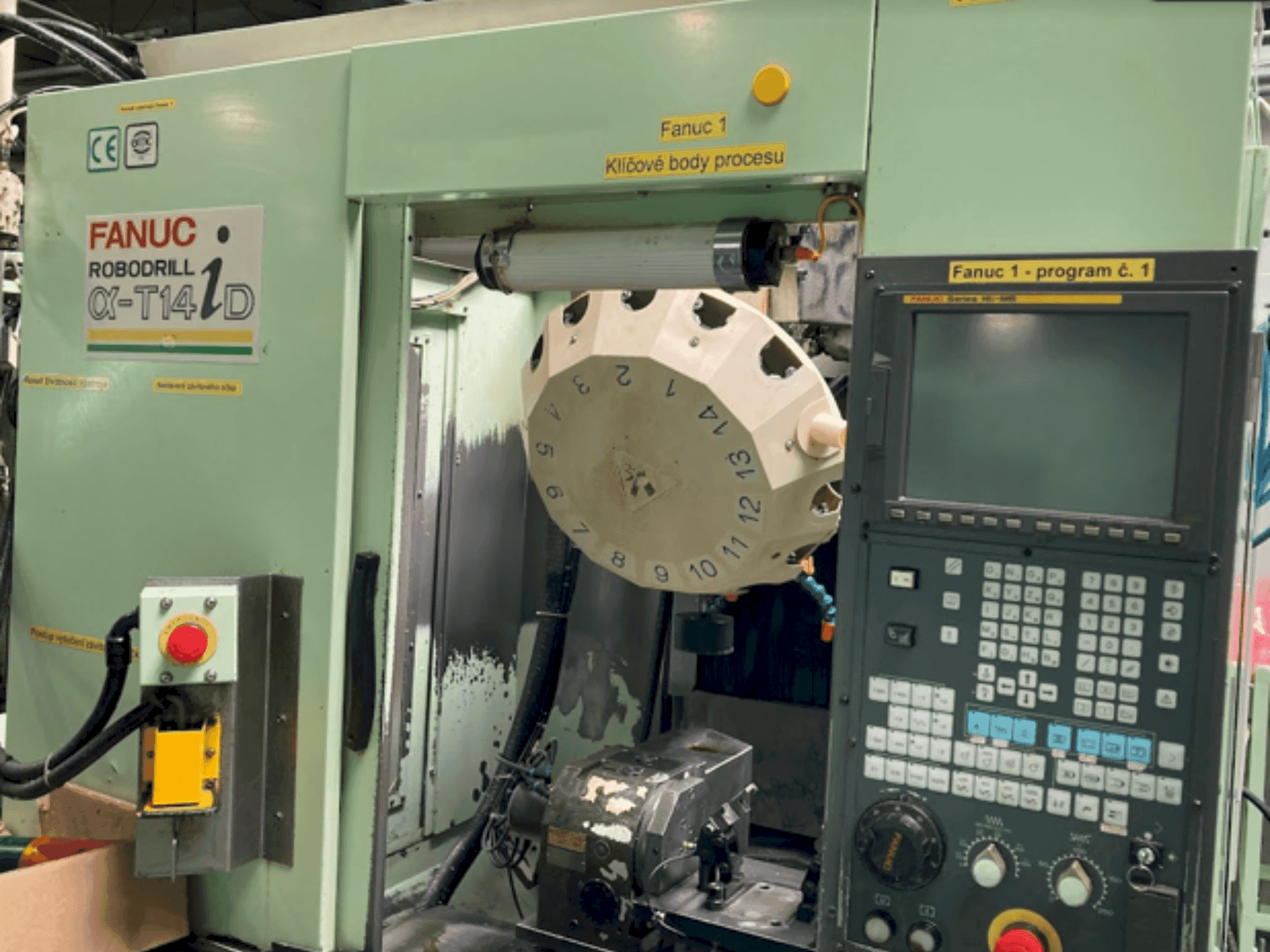 Frontansicht der FANUC Robodrill Alpha-T14 iD  Maschine