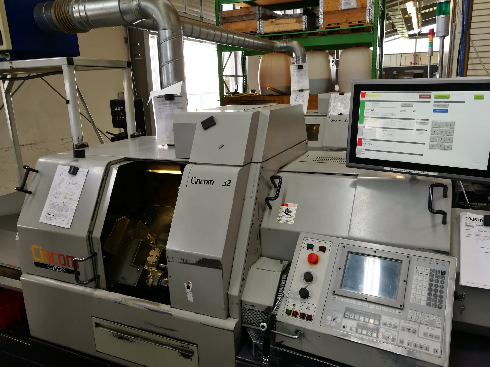 Frontansicht der CITIZEN CINCOM L32 Maschine