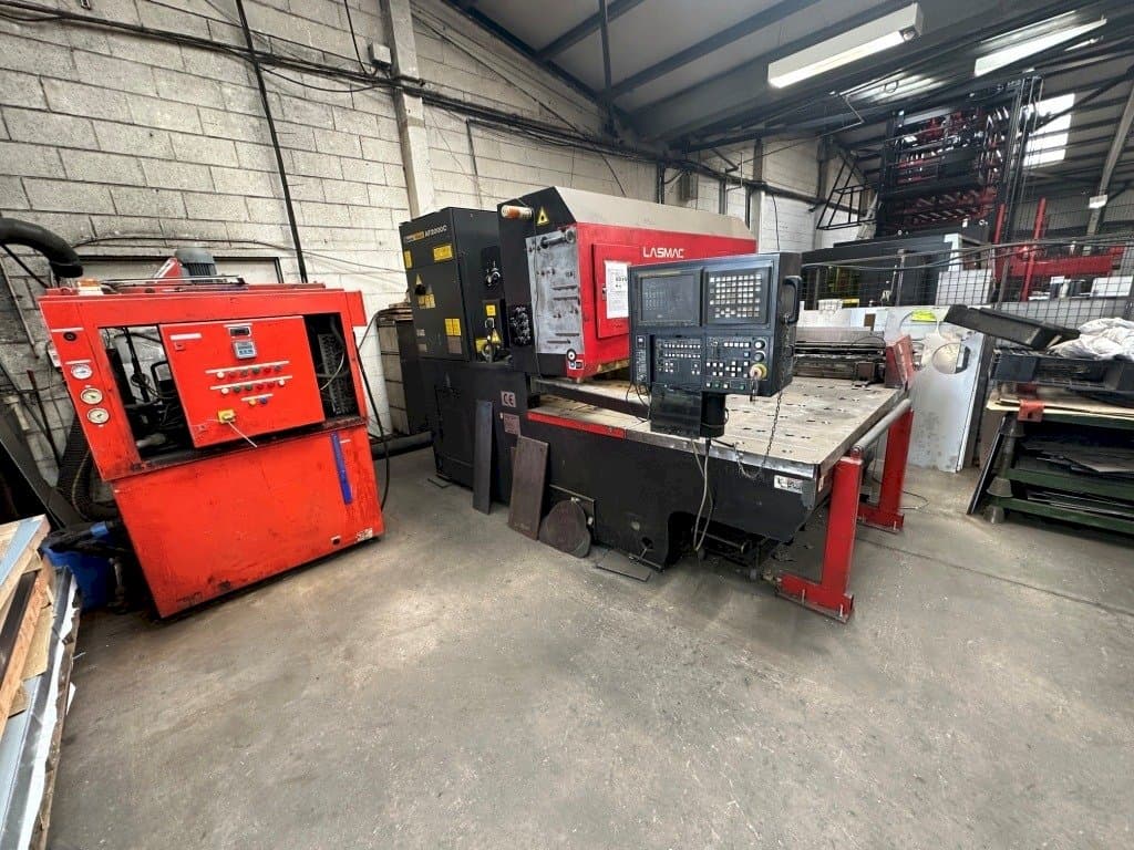 Frontansicht der AMADA Lasmac LC1212A3  Maschine