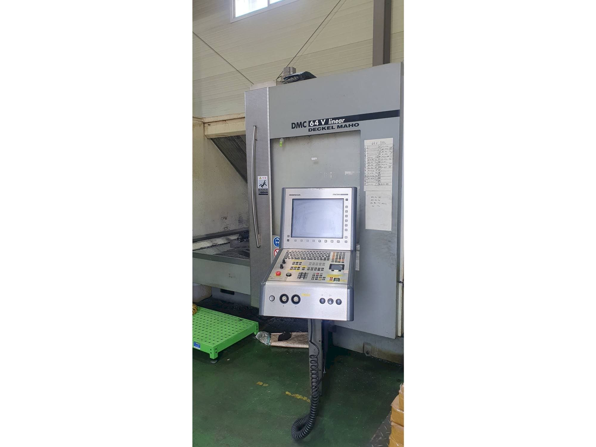 Frontansicht der DECKEL MAHO DMC 64 V  Maschine