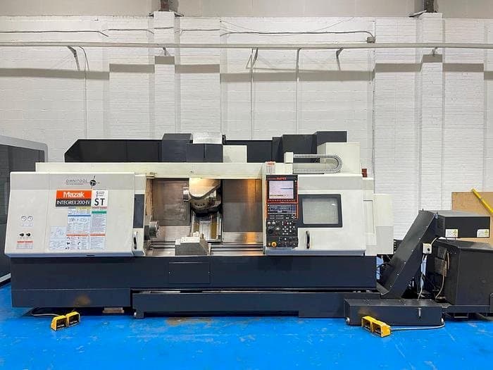Frontansicht der Mazak Integrex 200IV ST  Maschine