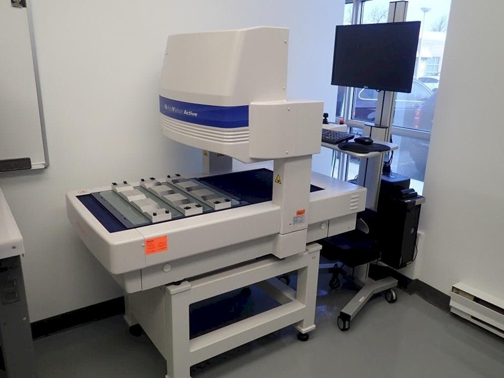 Frontansicht der Mitutoyo QV-L404Z1L-D  Maschine