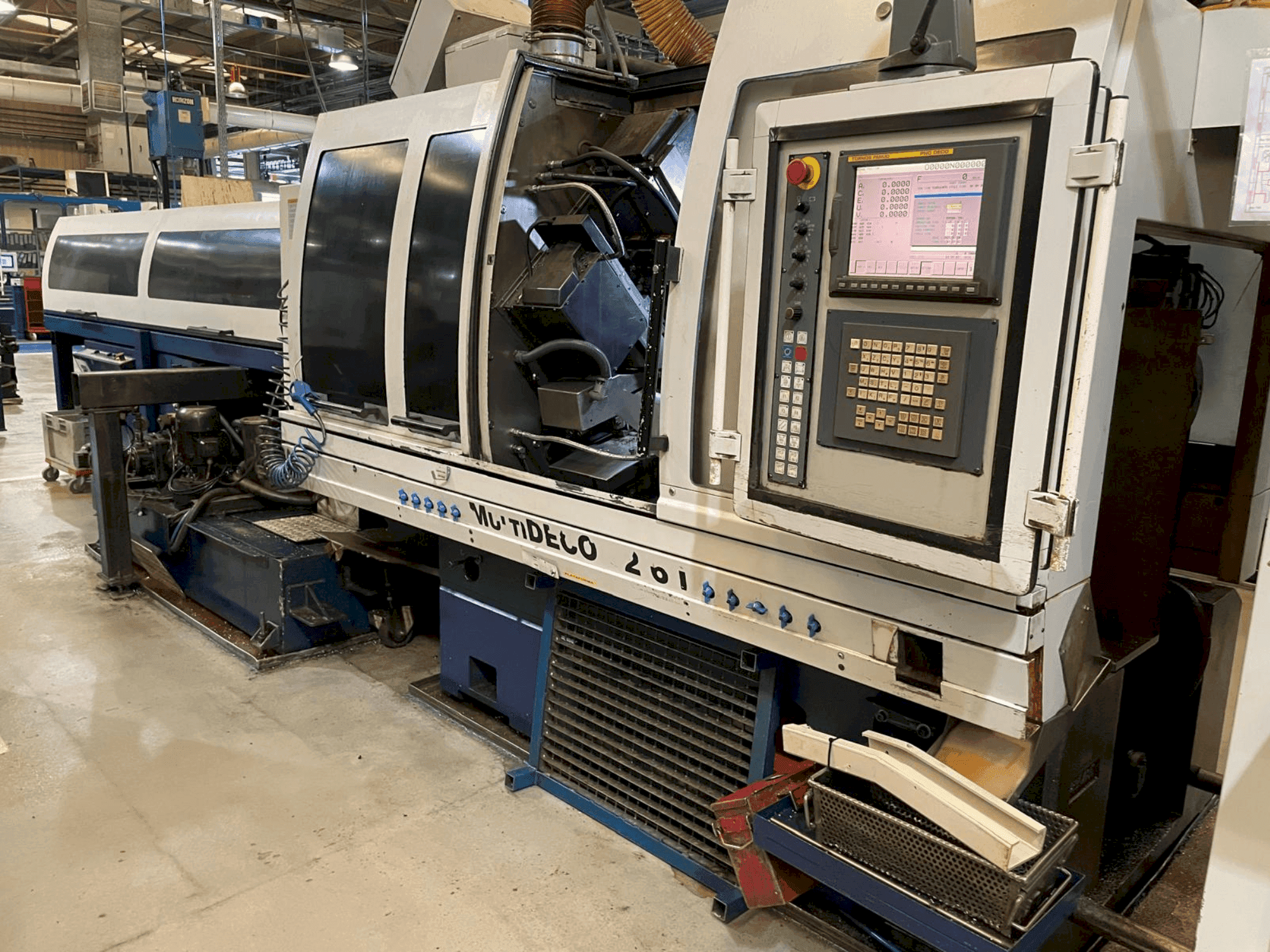 Frontansicht der TORNOS MultiDeco 32-6i  Maschine