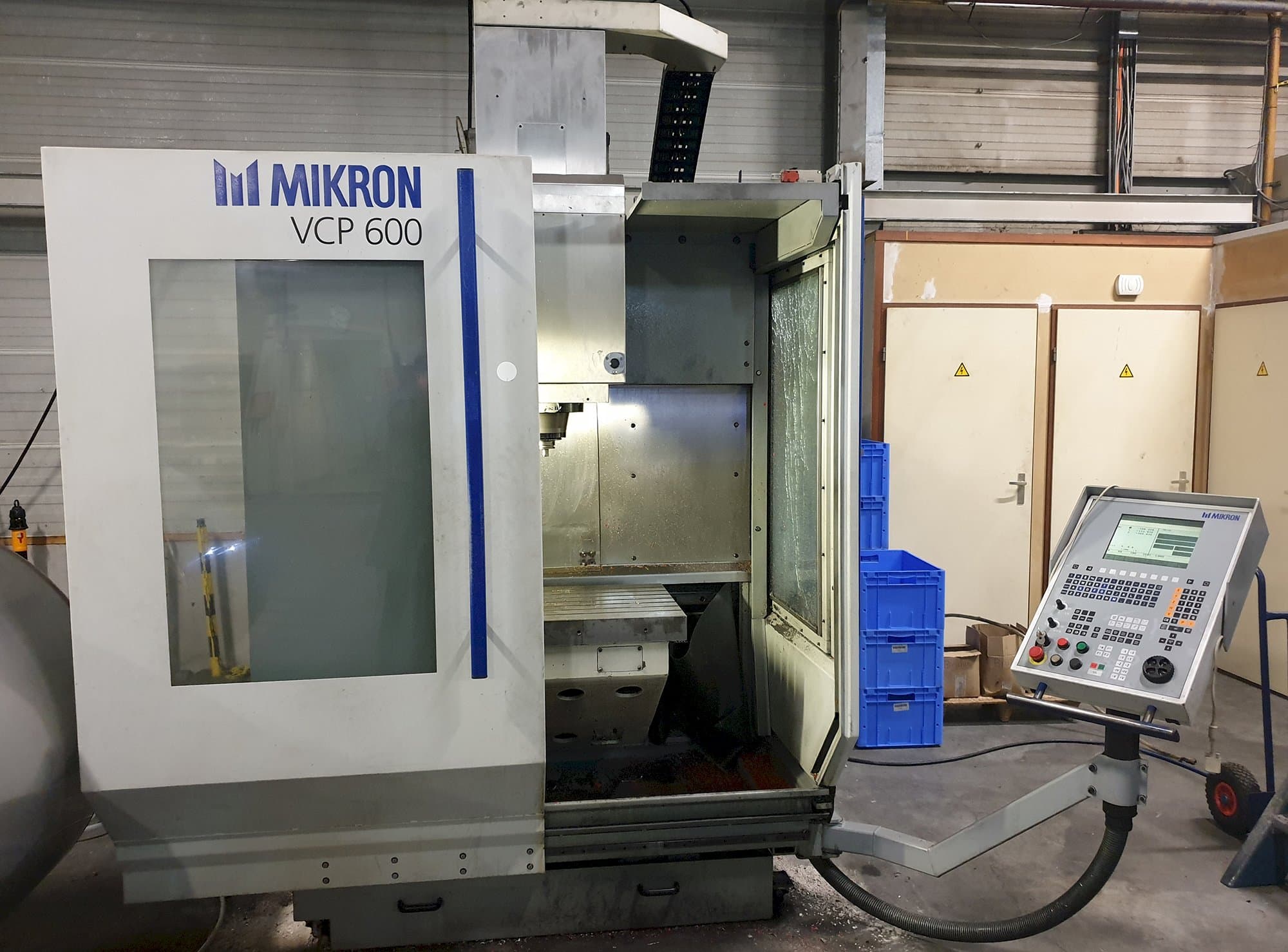 Frontansicht der MIKRON VCP 600 Maschine