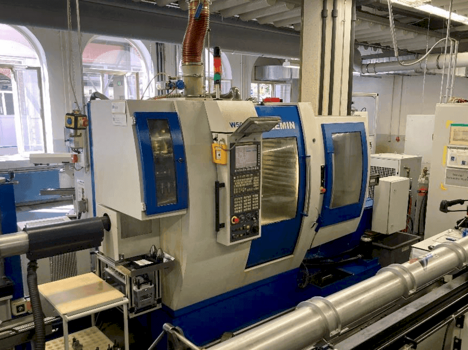 Frontansicht der Willemin-Macodel W508MT  Maschine