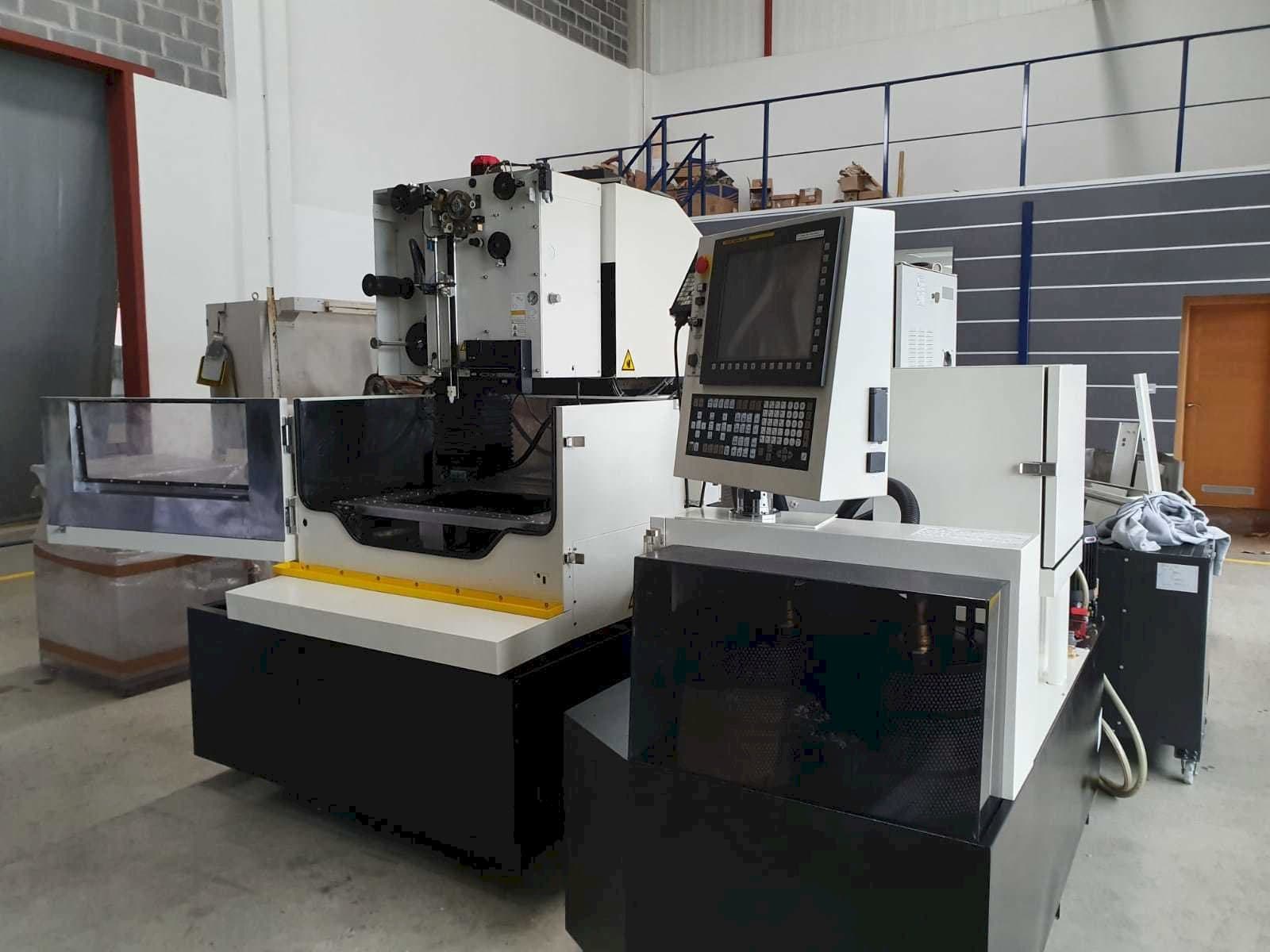Frontansicht der FANUC Robocut α-1iE  Maschine
