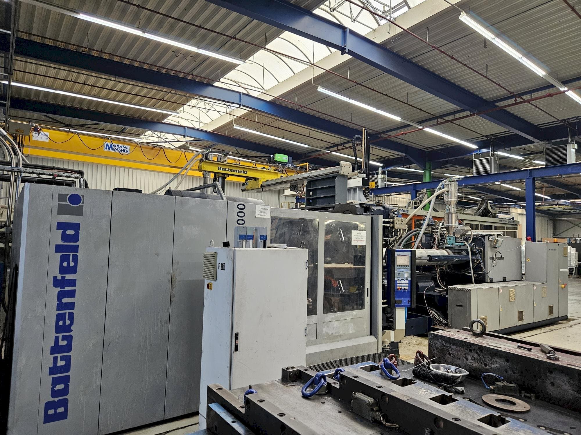 Frontansicht der Battenfeld HM 10000  Maschine
