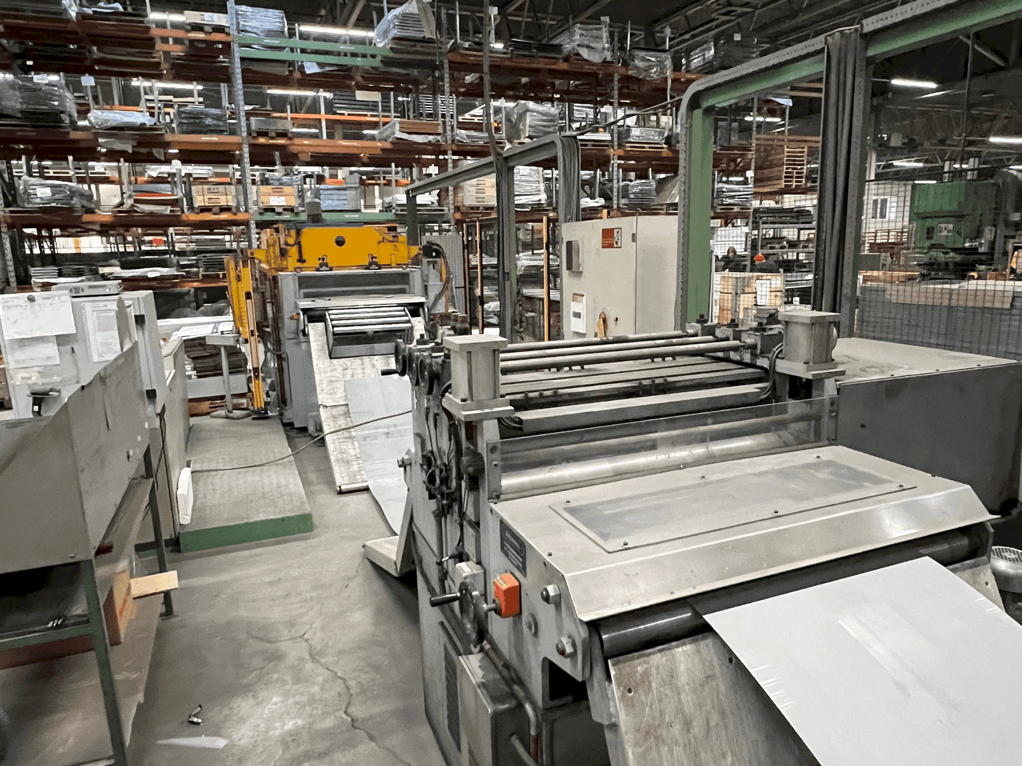 Frontansicht der MECASTEEL Coil Press Feeding Line  Maschine