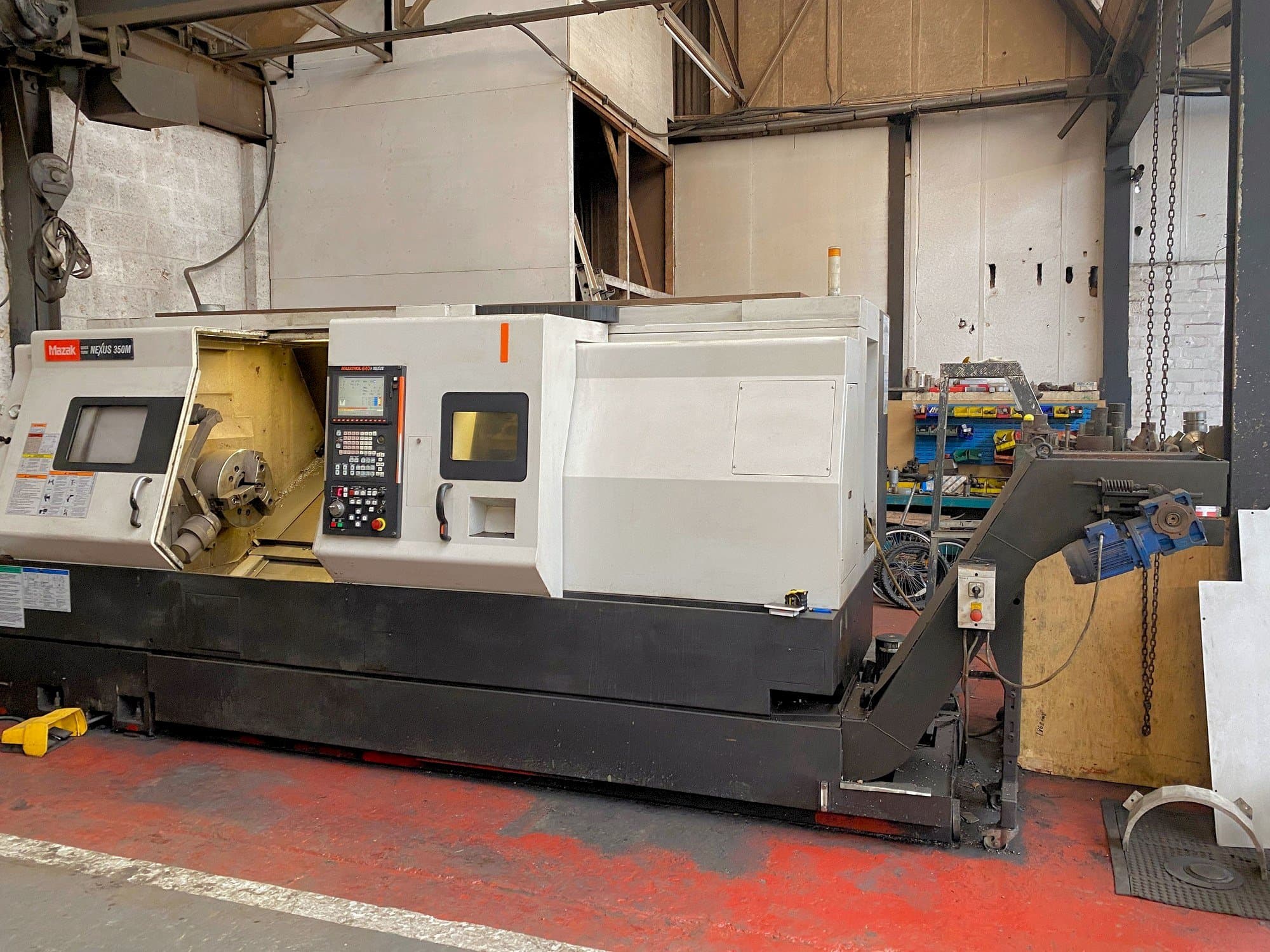 Frontansicht der Mazak Quick Turn Nexus 350M  Maschine