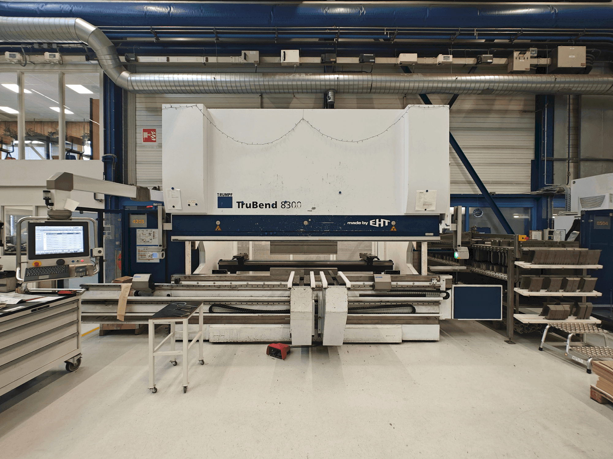 Frontansicht der EHT TruBend 8300-40  Maschine