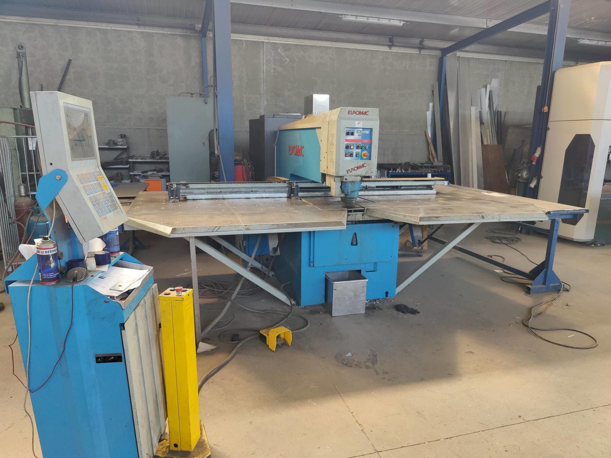 Frontansicht der Euromac Z/1250/30  Maschine