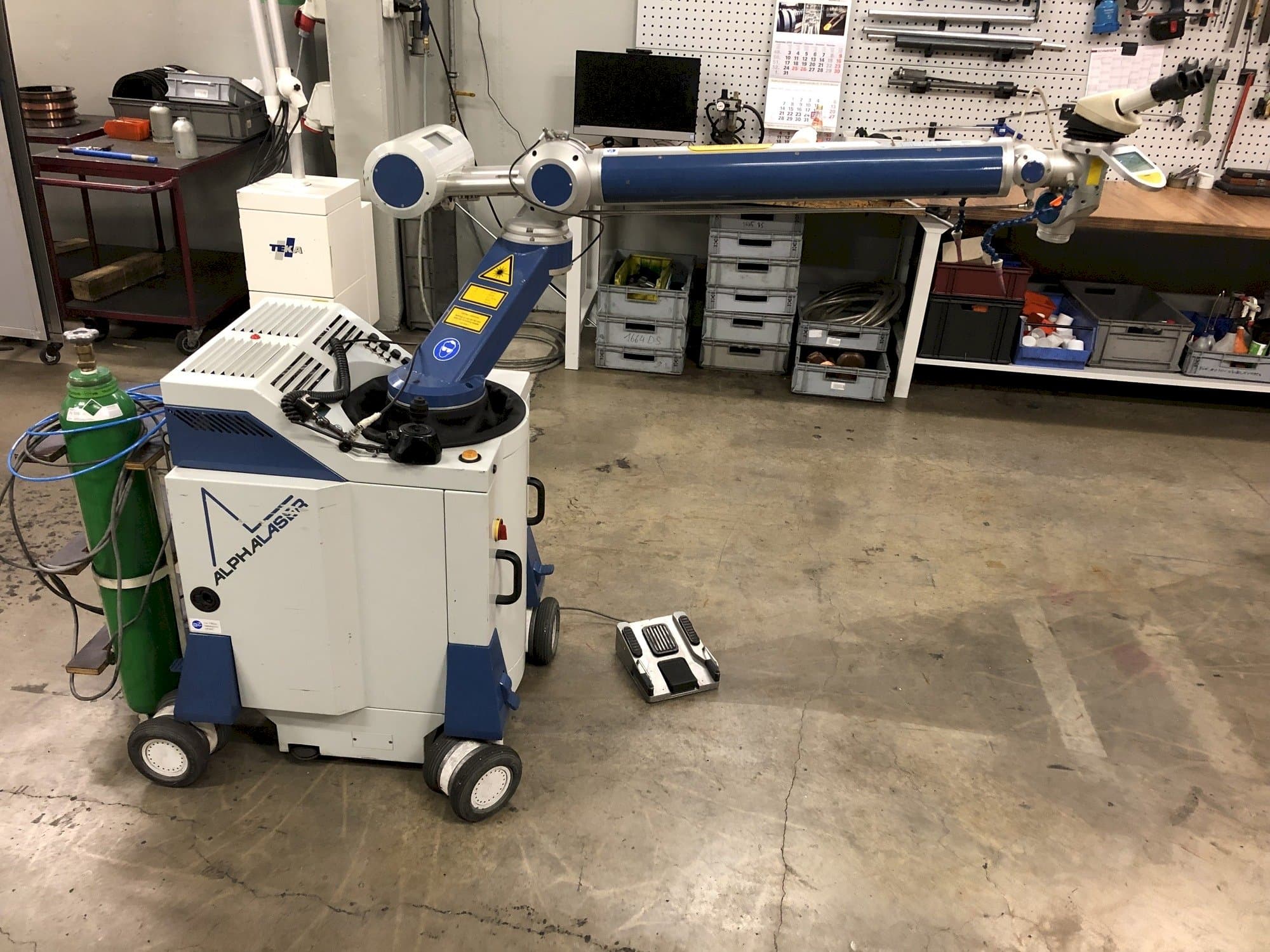 Linke Ansicht der ALPHA LASER ALM 200  Maschine