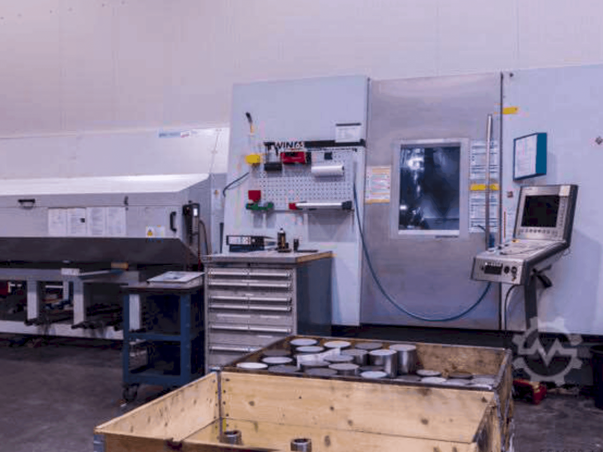 Frontansicht der DMG Gildemeister Twin 65 (2004)  Maschine