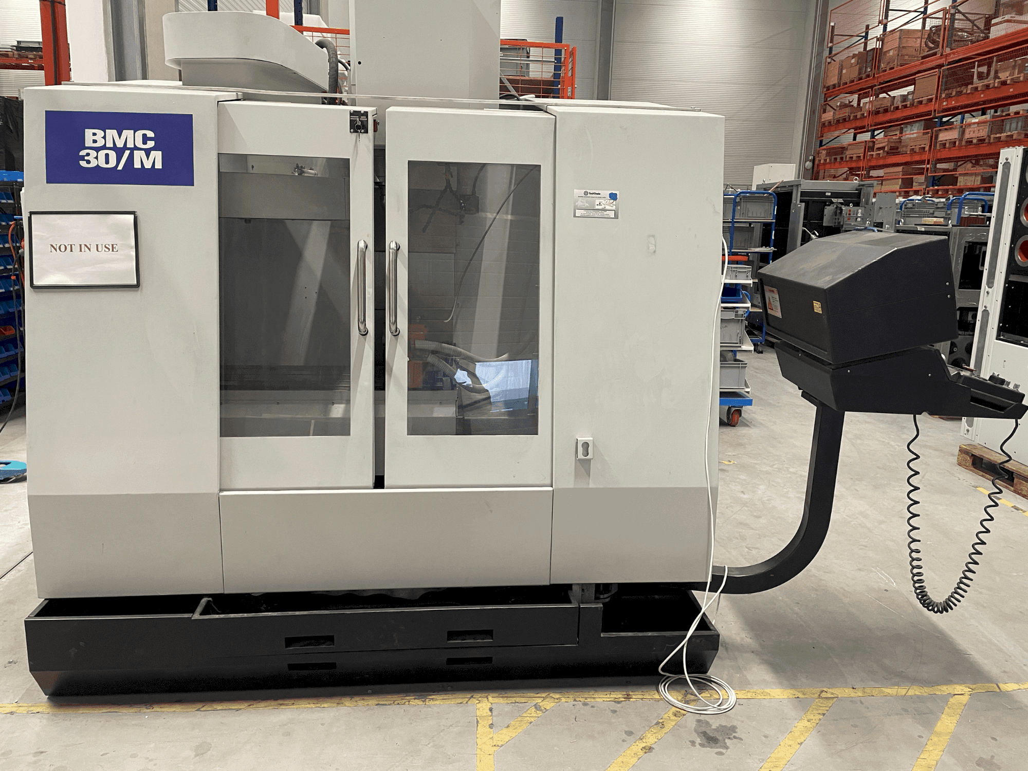 Frontansicht der Hurco BMC-30M  Maschine