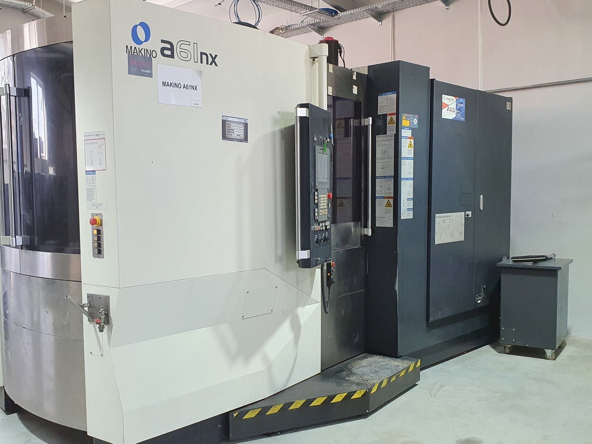 Frontansicht der Makino a61nx  Maschine