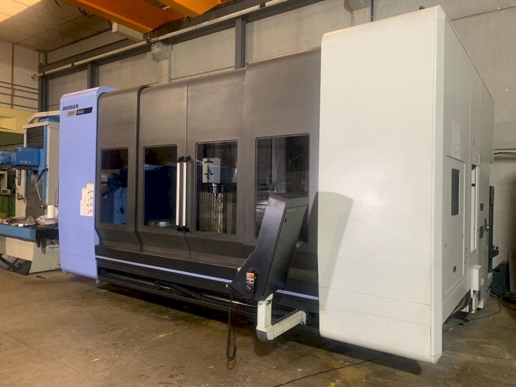 Frontansicht der Doosan VCF 850 LSR  Maschine