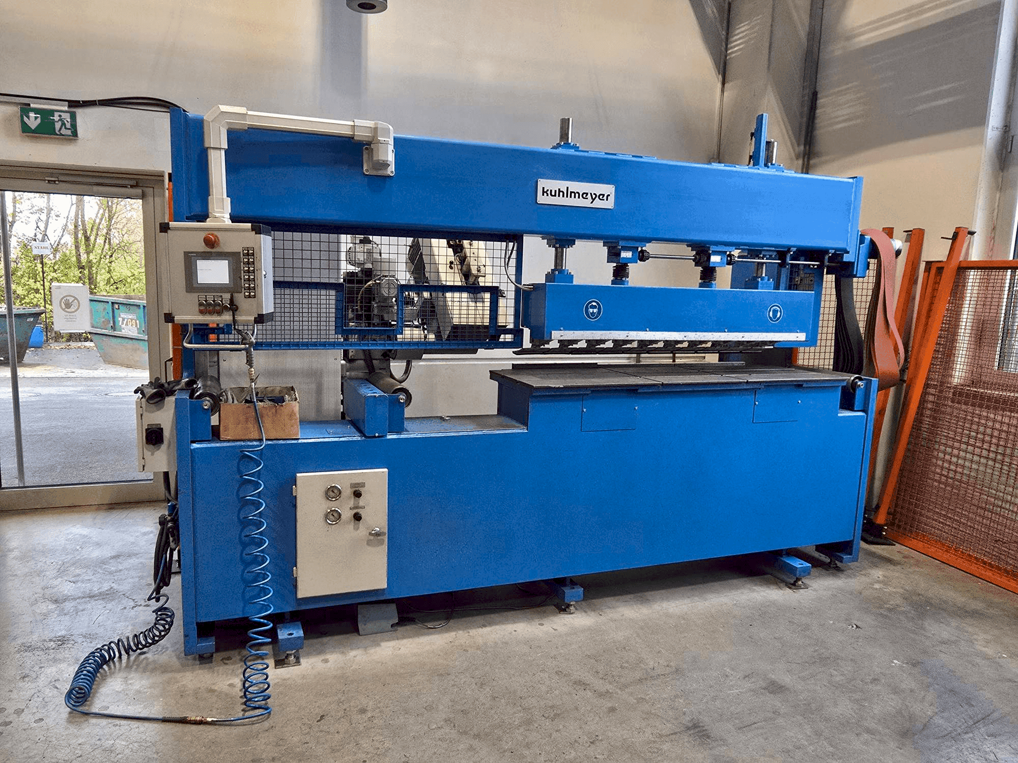 Frontansicht der KUHLMEYER Fasen Fix 4.1-1500  Maschine