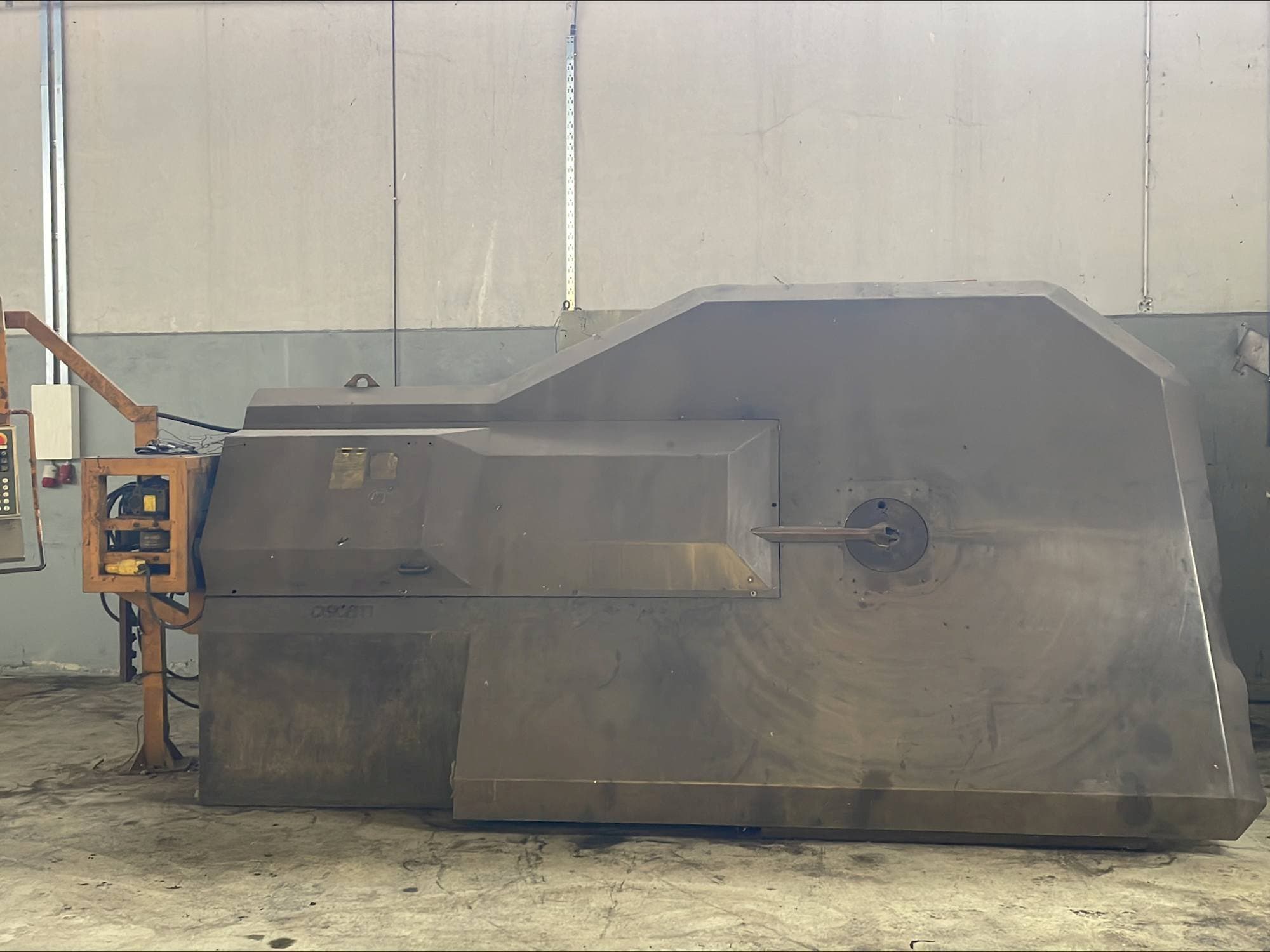 Frontansicht der OSCAM MULTIBEND 16  Maschine