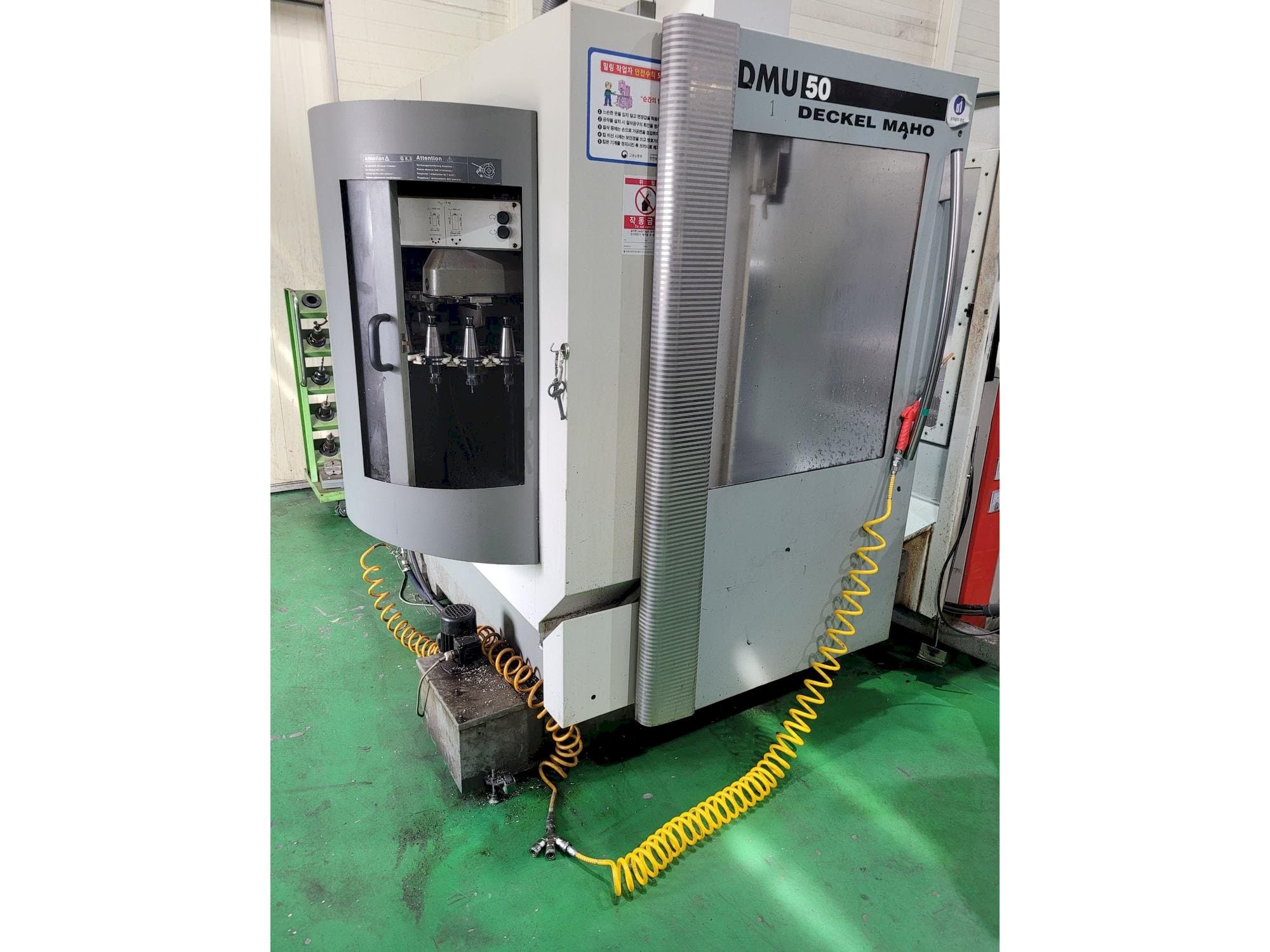 Frontansicht der DECKEL MAHO DMU 50  Maschine