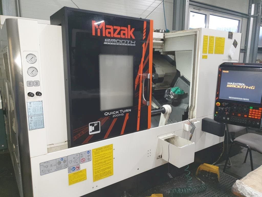 Frontansicht der Mazak Quick Turn 200MS  Maschine